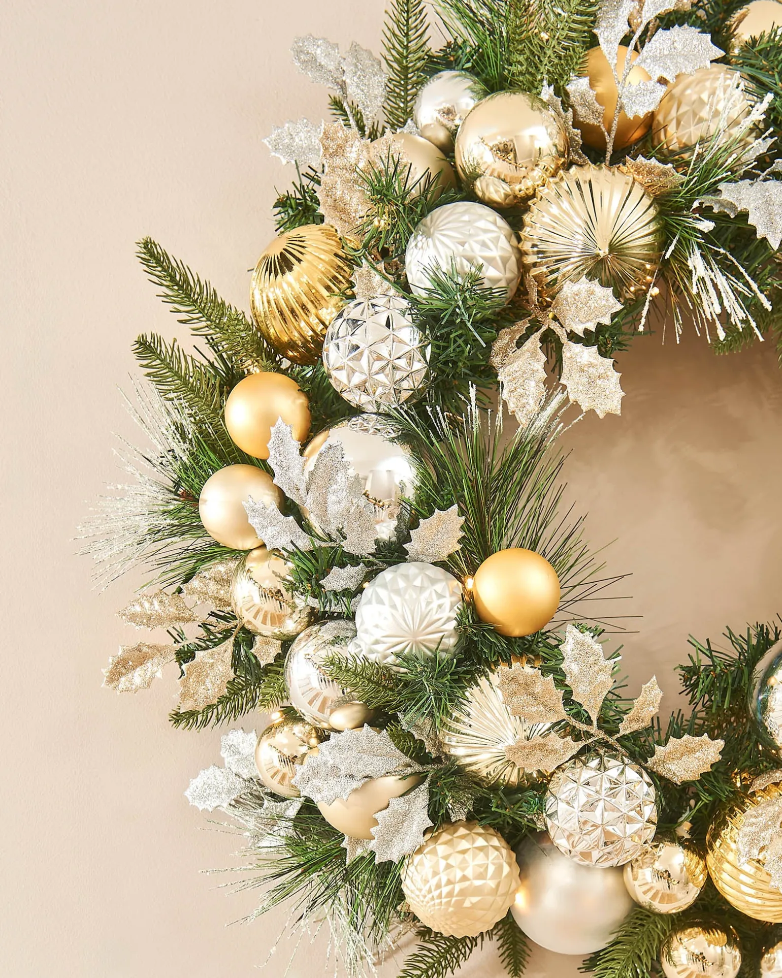 Pre-Lit Decorated Wreath, Silver/Champagne/Gold, 76 Cm