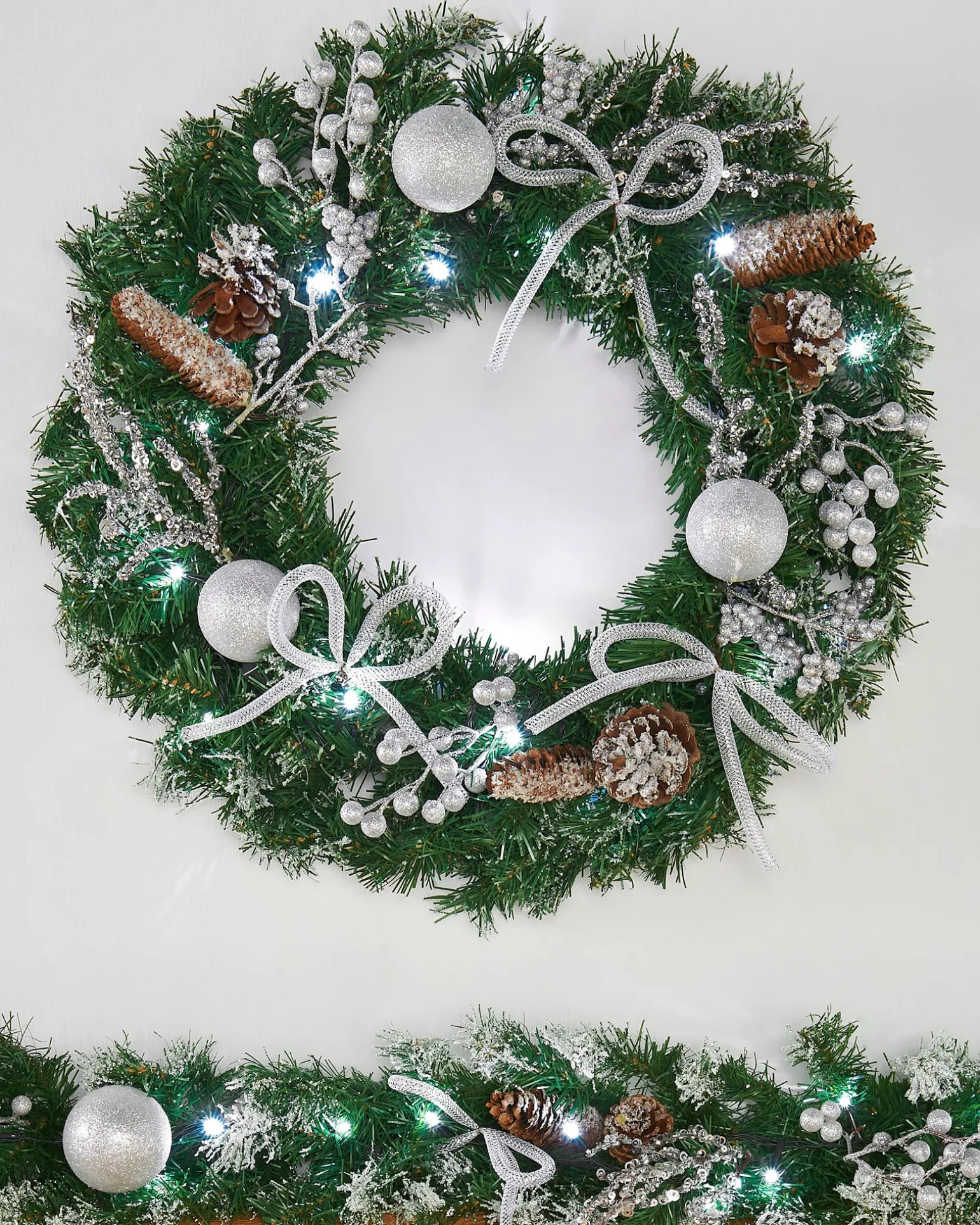 Pre-Lit Decorated Wreath, Silver Ice, 60 Cm