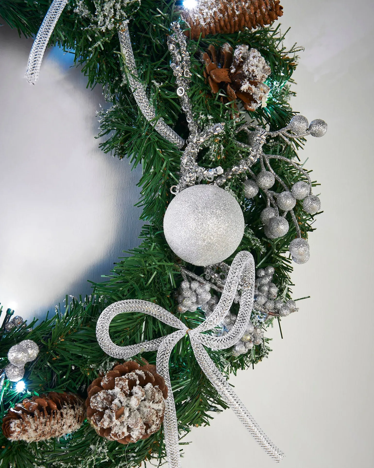 Pre-Lit Decorated Wreath, Silver Ice, 60 Cm