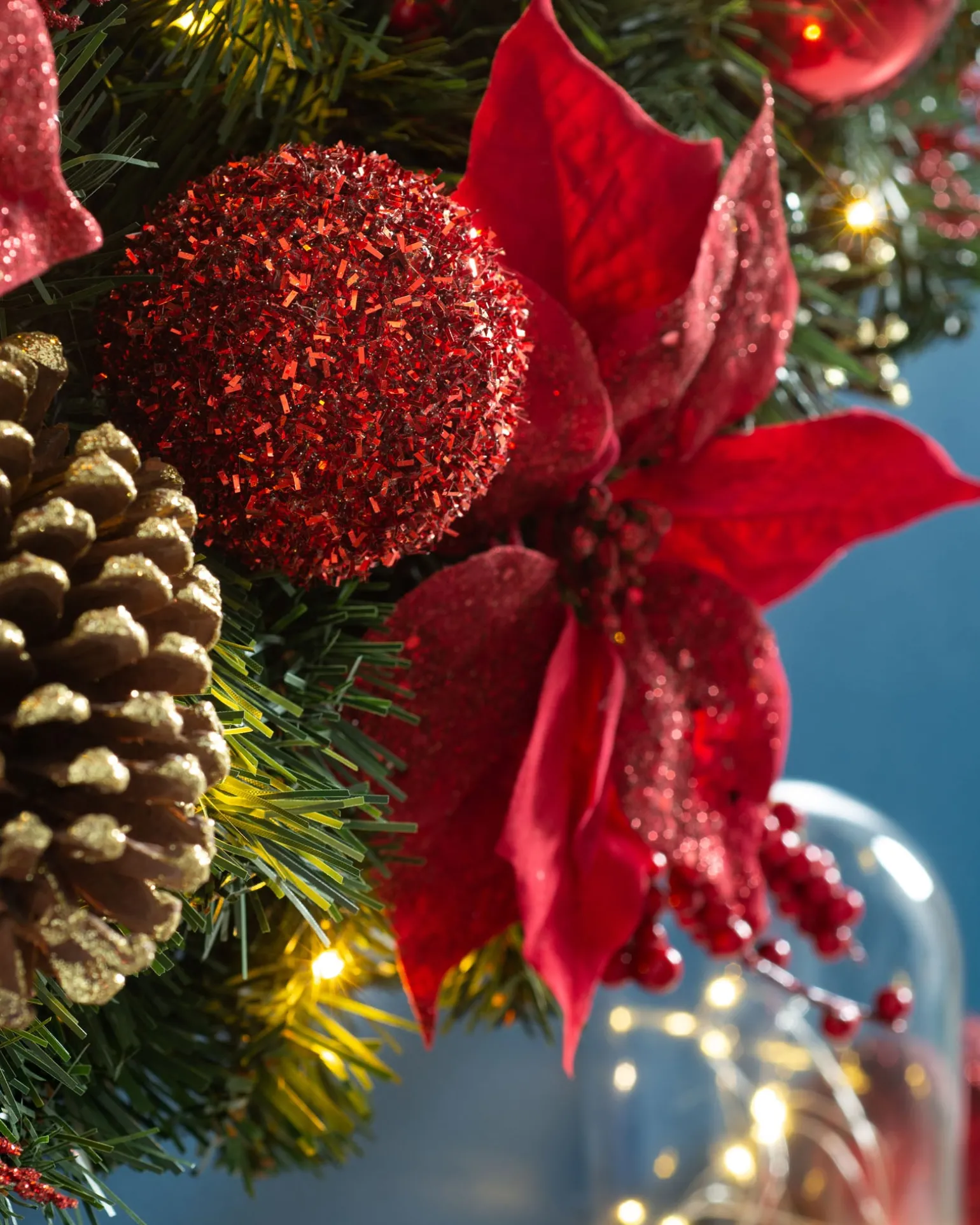 Pre-Lit Extra Thick Decorated Wreath, Red/Gold, 76 Cm