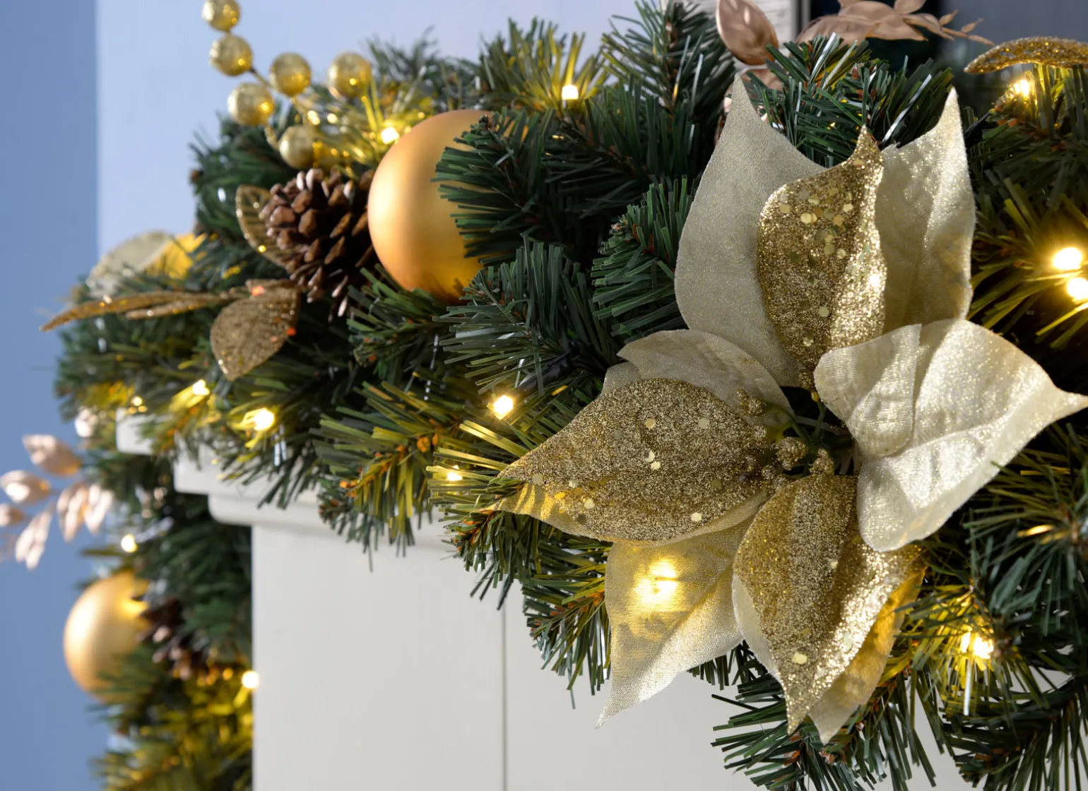 Pre-Lit Extra Thick Garland, Static, Cream/Gold, 9 Ft