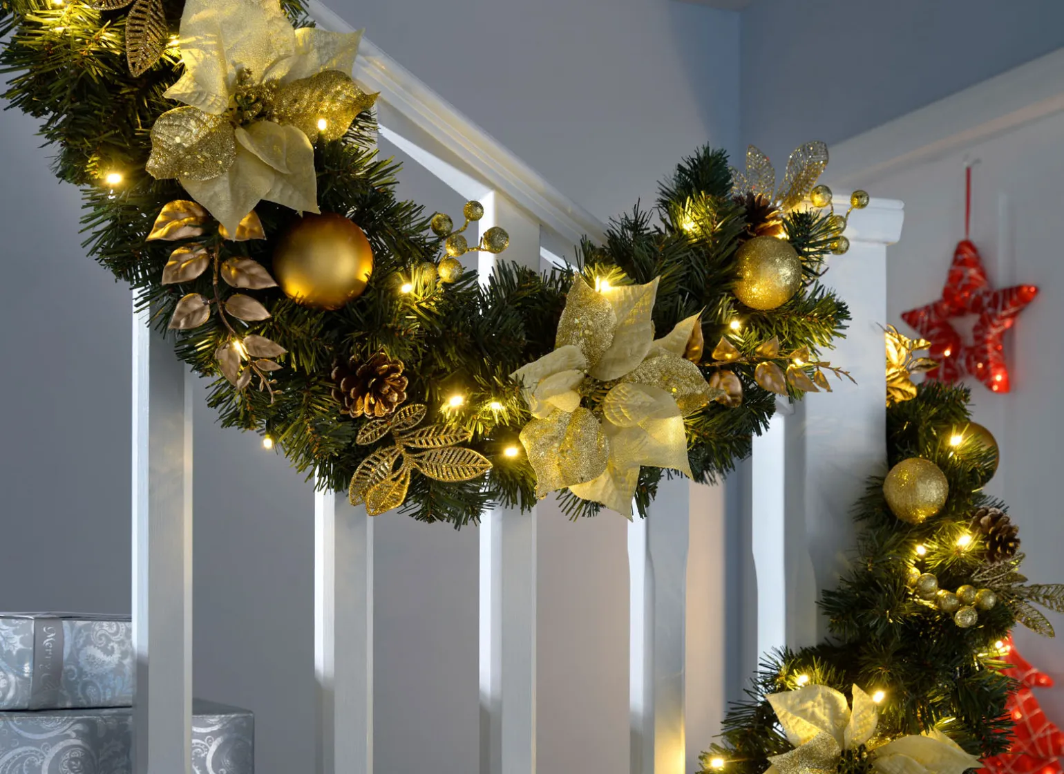 Pre-Lit Extra Thick Garland, Static, Cream/Gold, 9 Ft