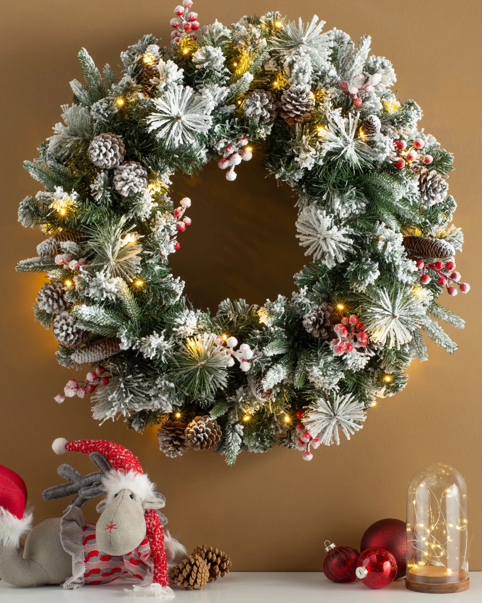 Pre-Lit Extra Thick Mixed Pine Snow Flocked Wreath, Pinecones & Berries, 76 Cm