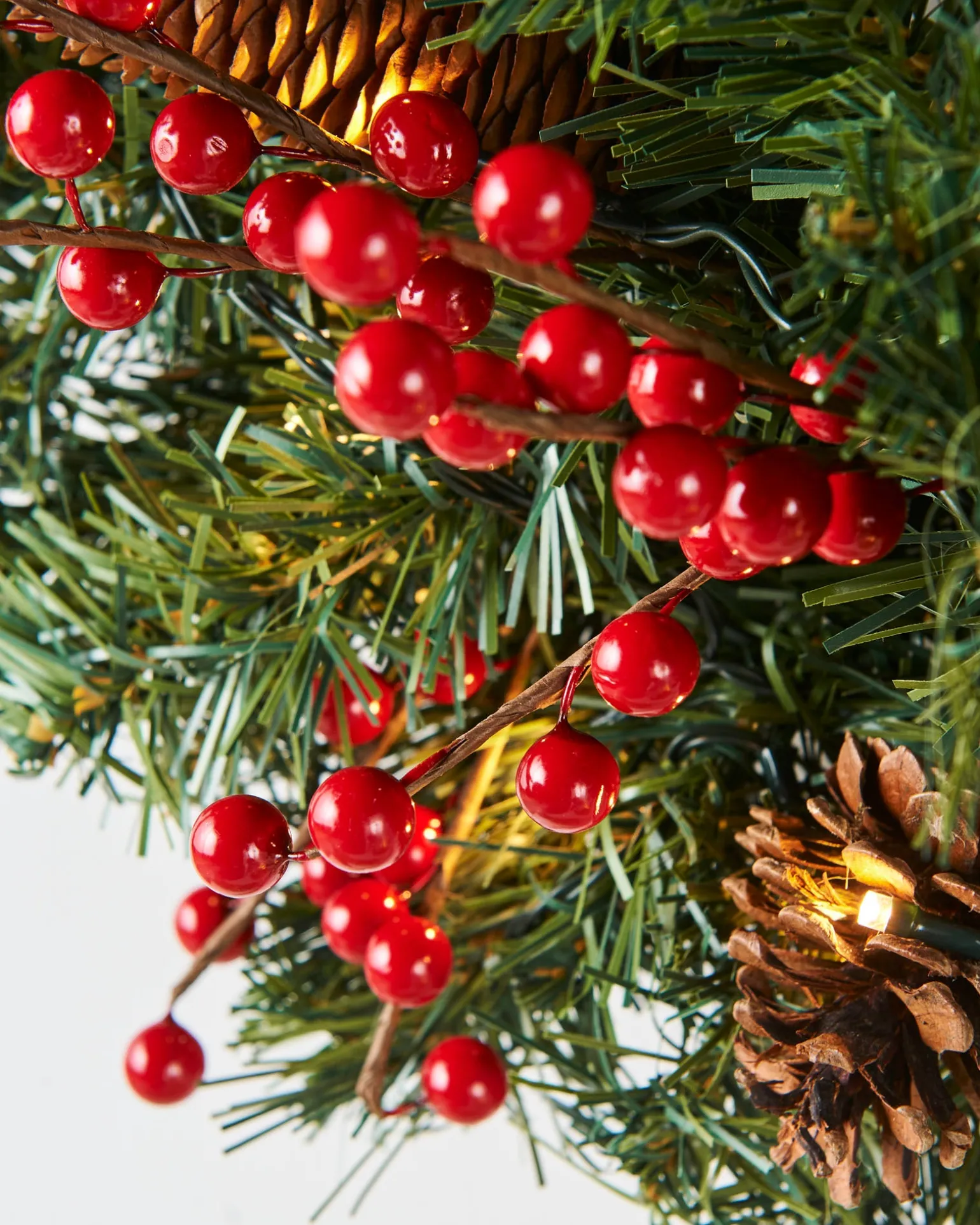 Pre-Lit Extra Thick Wreath, Pinecones & Berries, 76 Cm