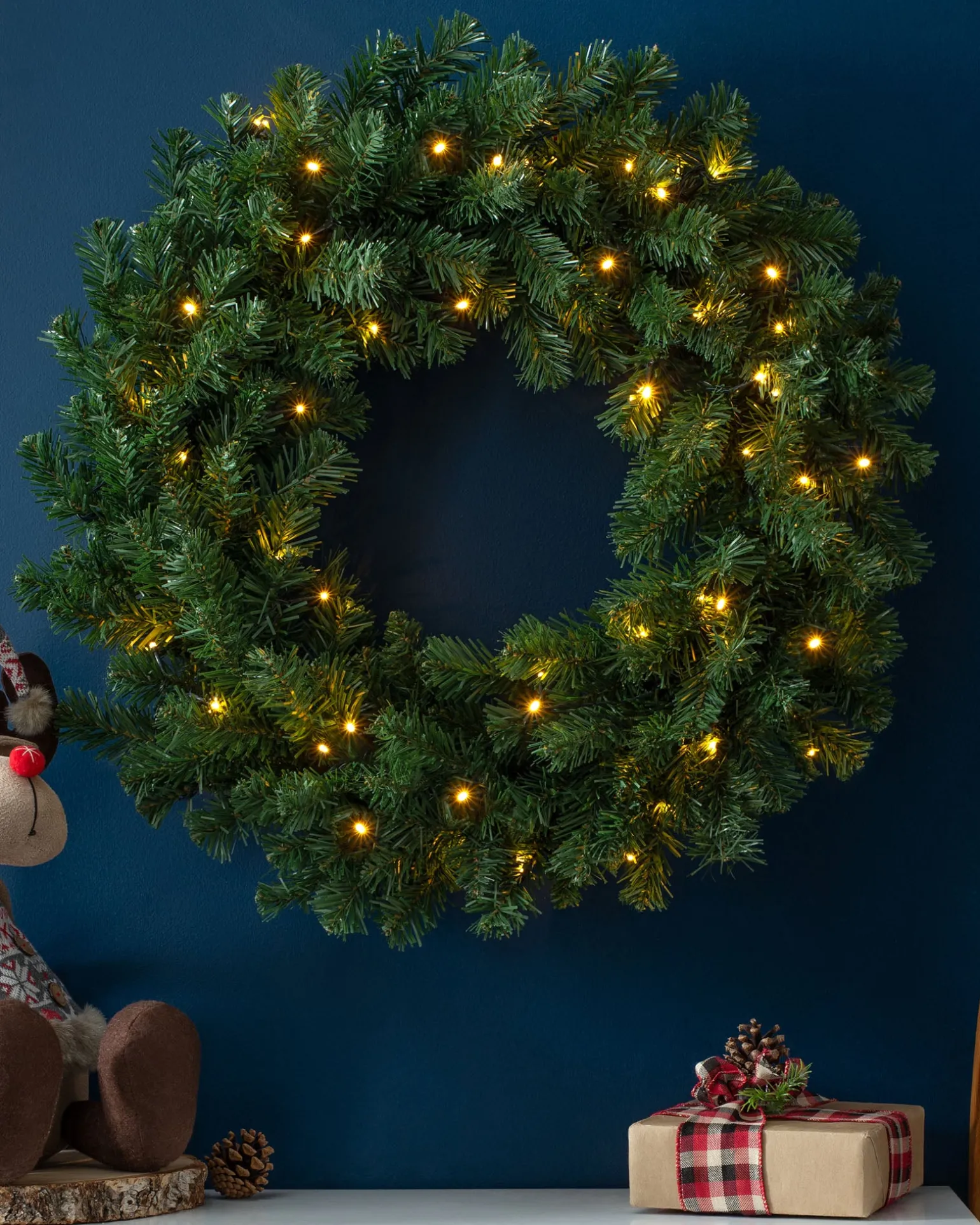 Pre-Lit Extra Thick Wreath, 76 Cm