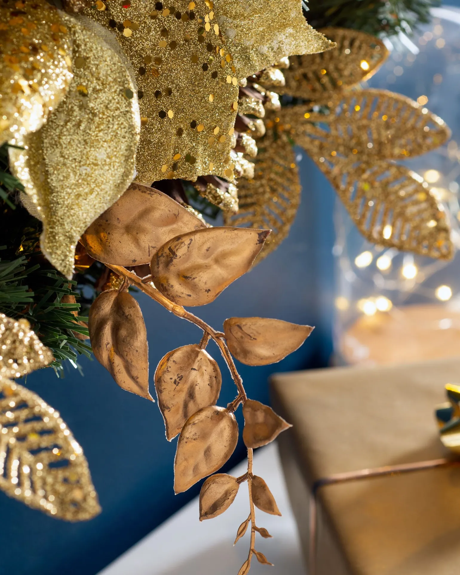 Pre-Lit Extra Thick Wreath, Cream/Gold, 76 Cm