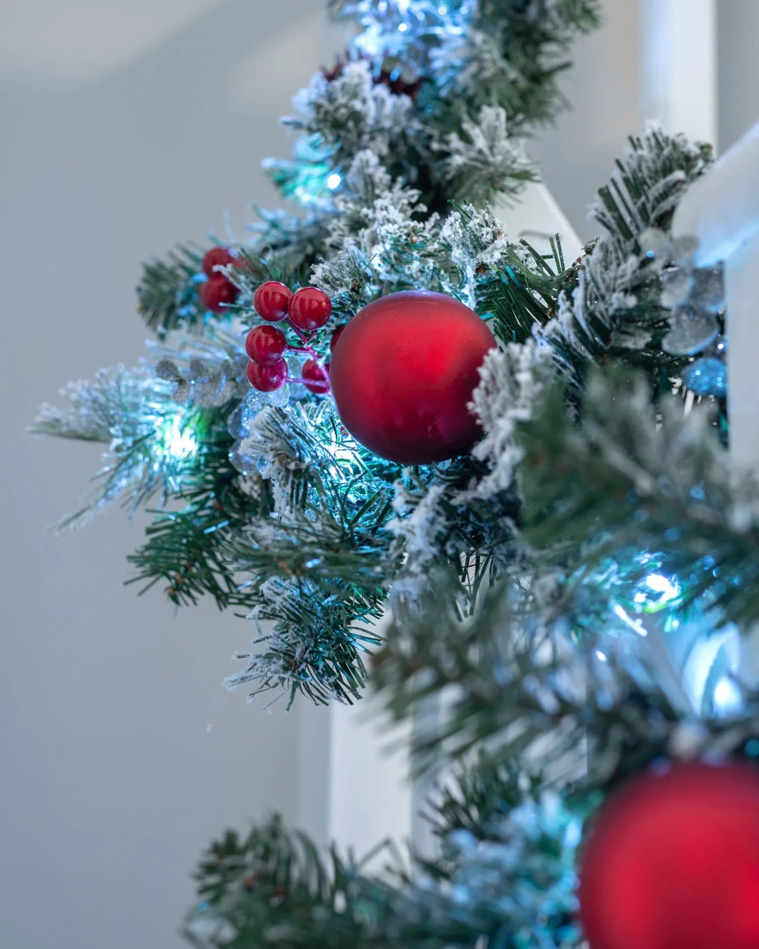Pre-Lit Frosted Decorated Garland, 9 Ft