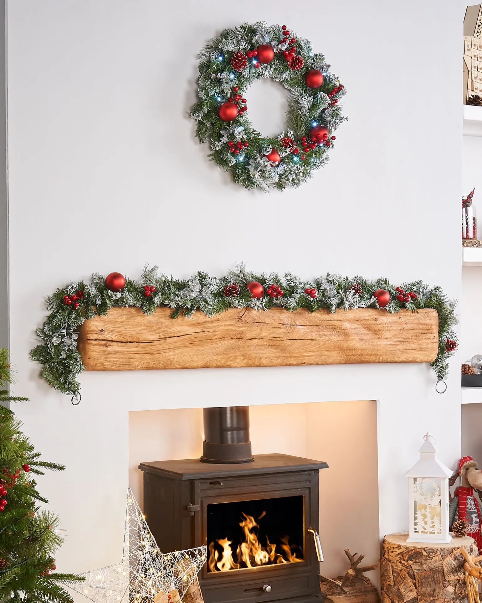 Pre-Lit Frosted Decorated Wreath, 60 Cm