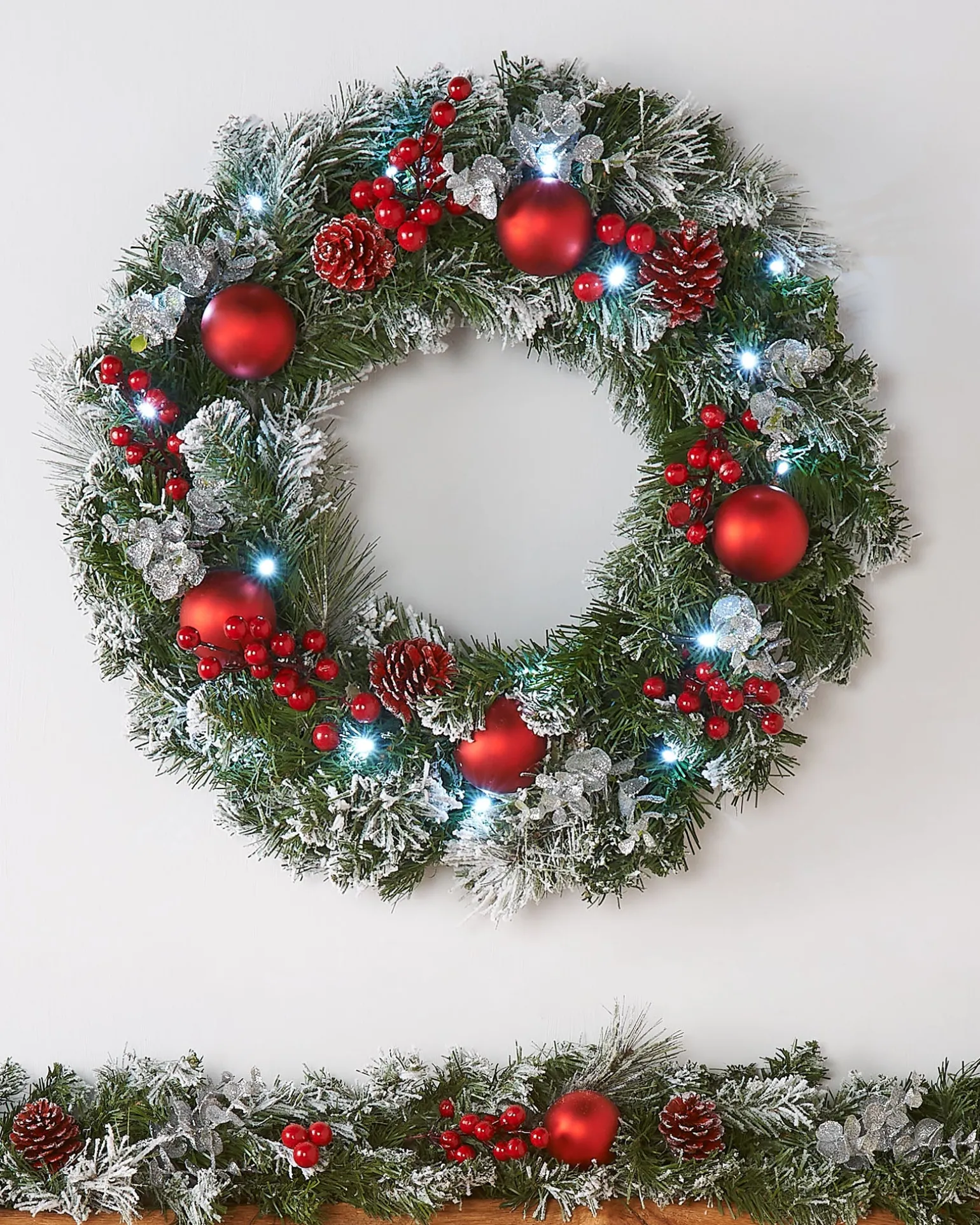 Pre-Lit Frosted Decorated Wreath, 60 Cm