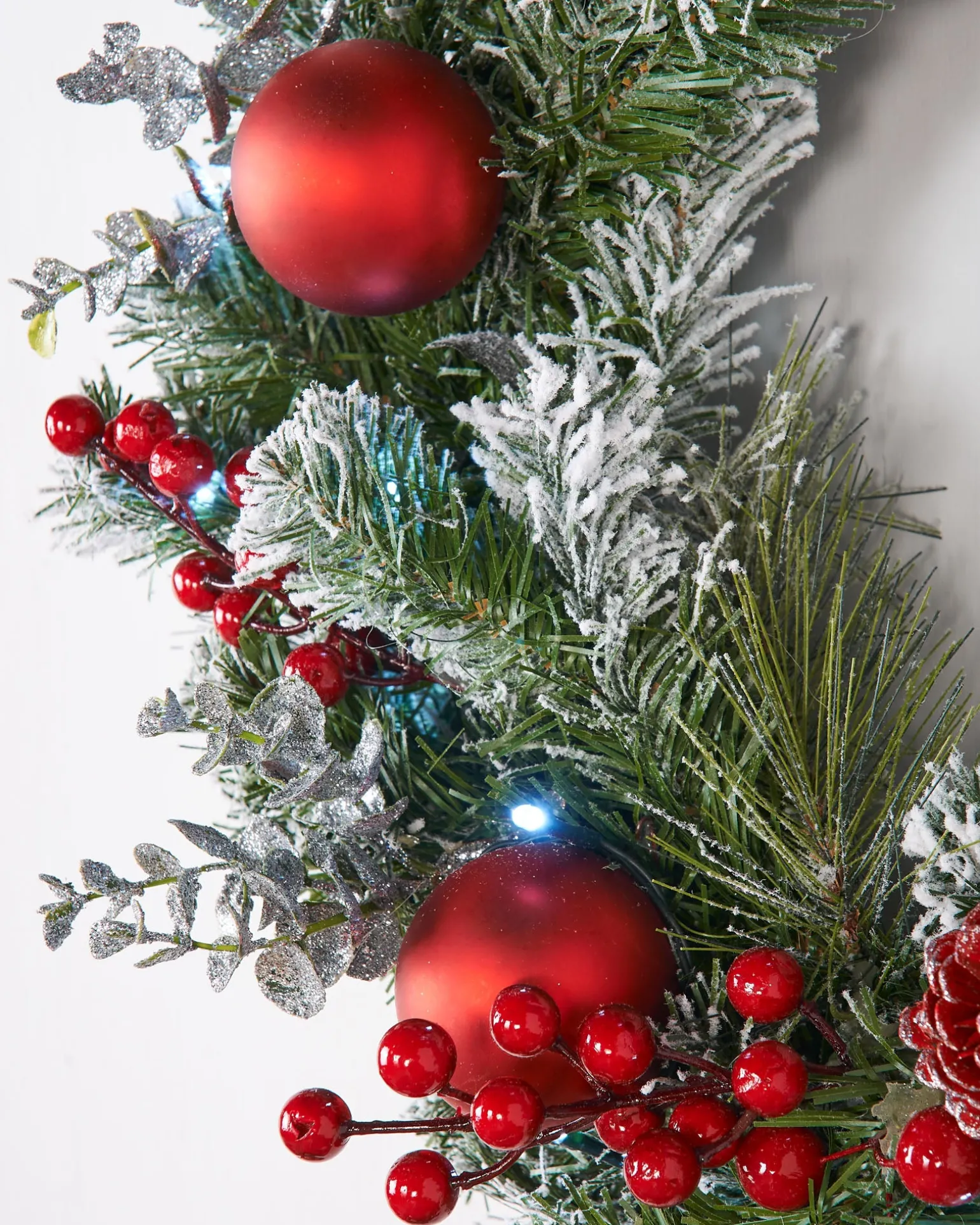 Pre-Lit Frosted Decorated Wreath, 60 Cm