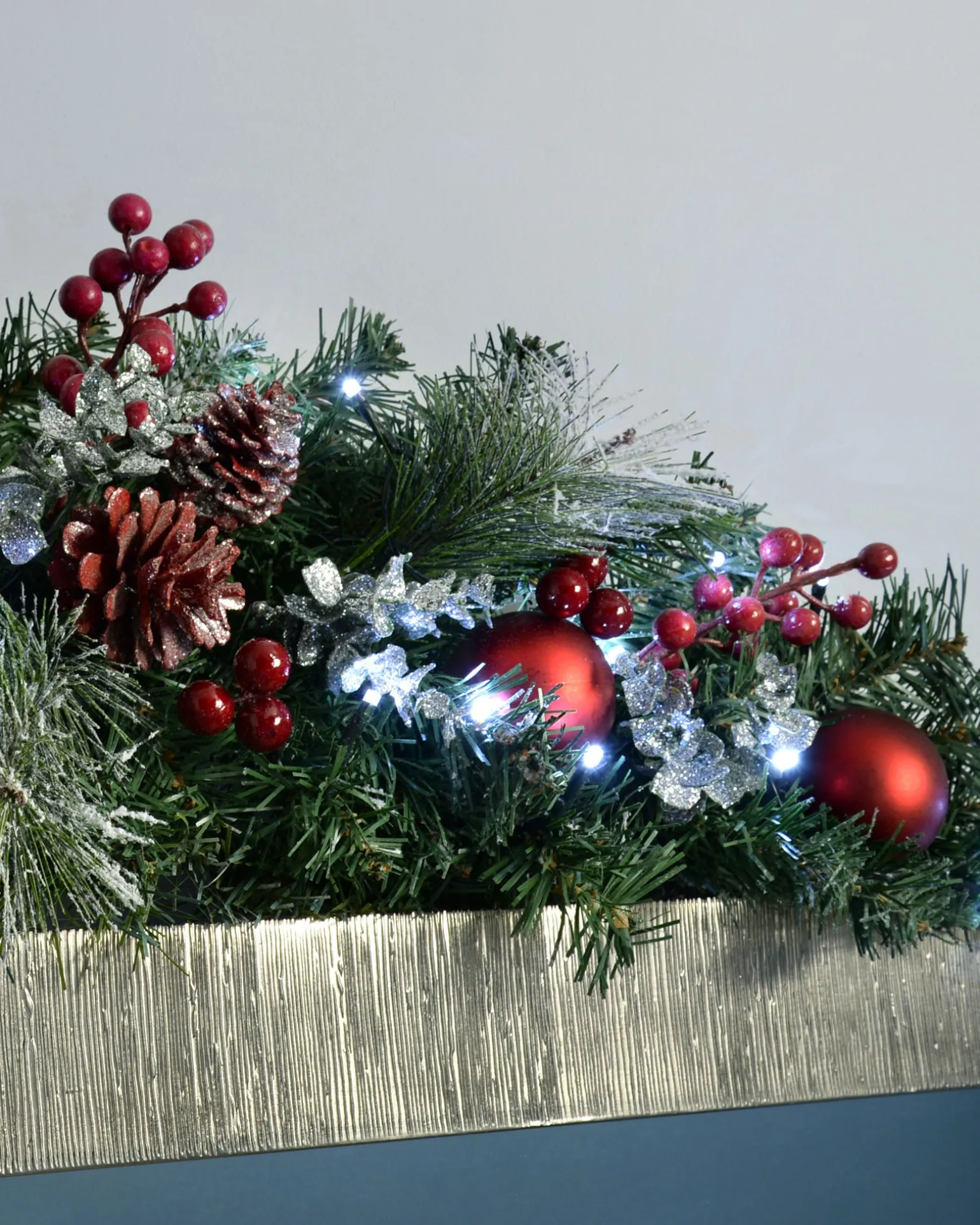 Pre-Lit Frosted Decorated Arch Garland With 20 Cool White LEDs, 3 Ft