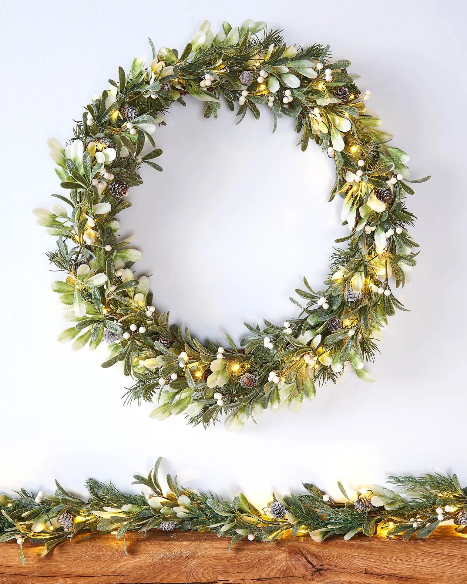 Pre-Lit Frosted Mistletoe Wreath, 76 Cm