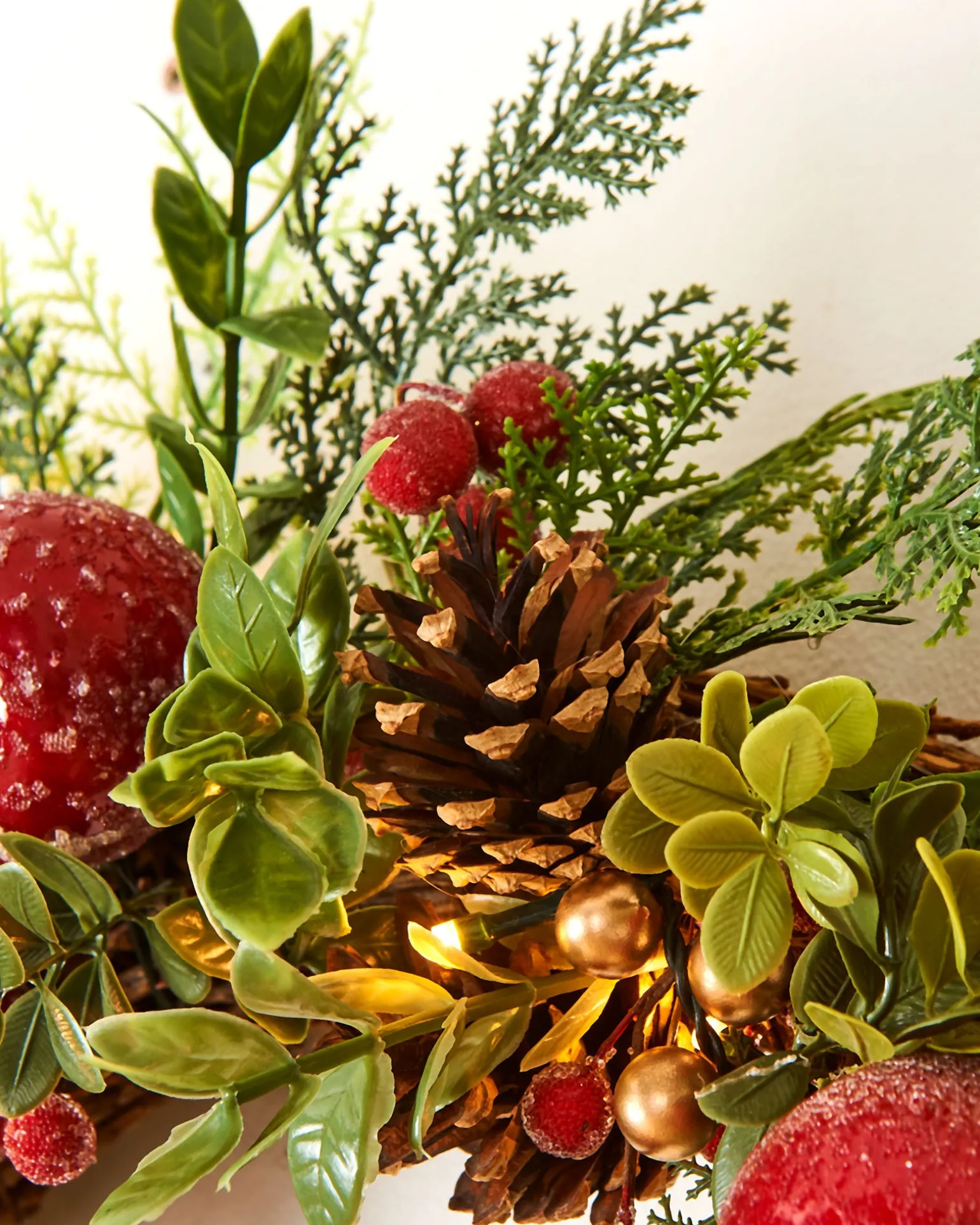 Pre-Lit Frosted Red Berry Mixed Tip Wreath, 60 Cm