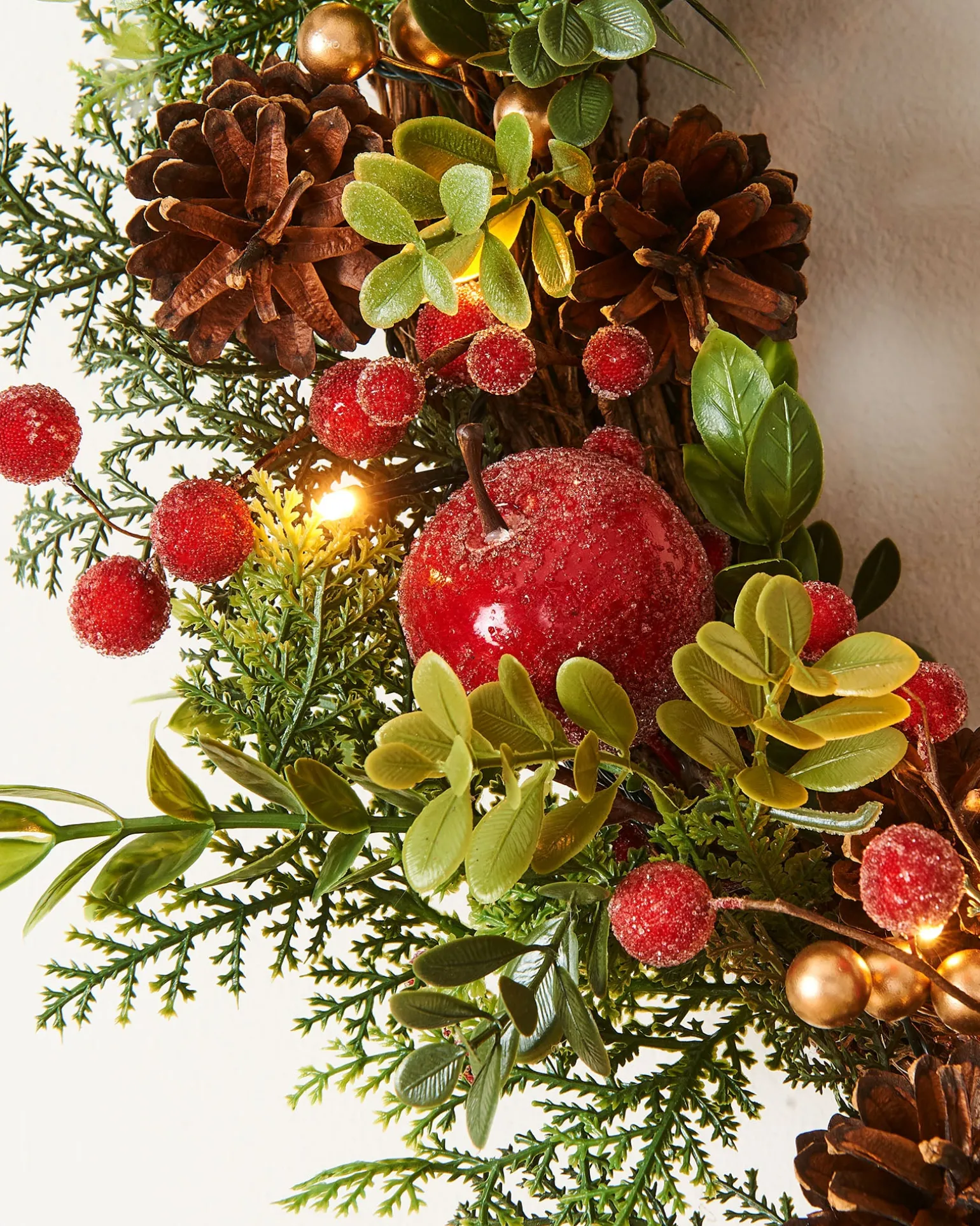 Pre-Lit Frosted Red Berry Mixed Tip Wreath, 60 Cm