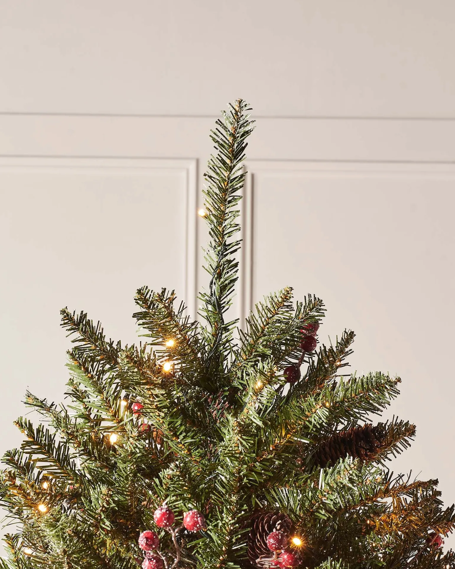 Pre-Lit Full Bodied Decorated Snow Flocked Christmas Tree, 6 Ft