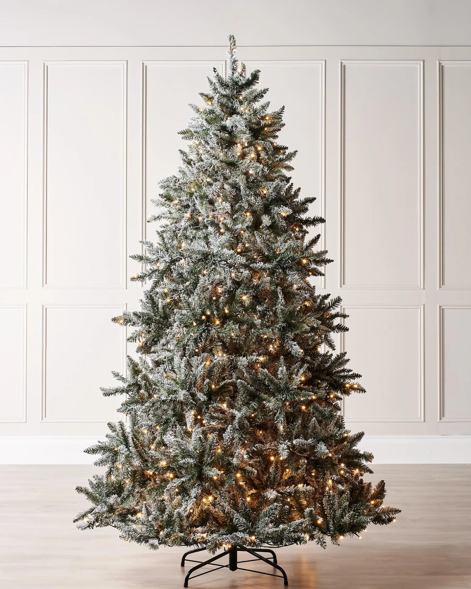 Pre-Lit Full Bodied Snow Flocked Christmas Tree, 5 Ft
