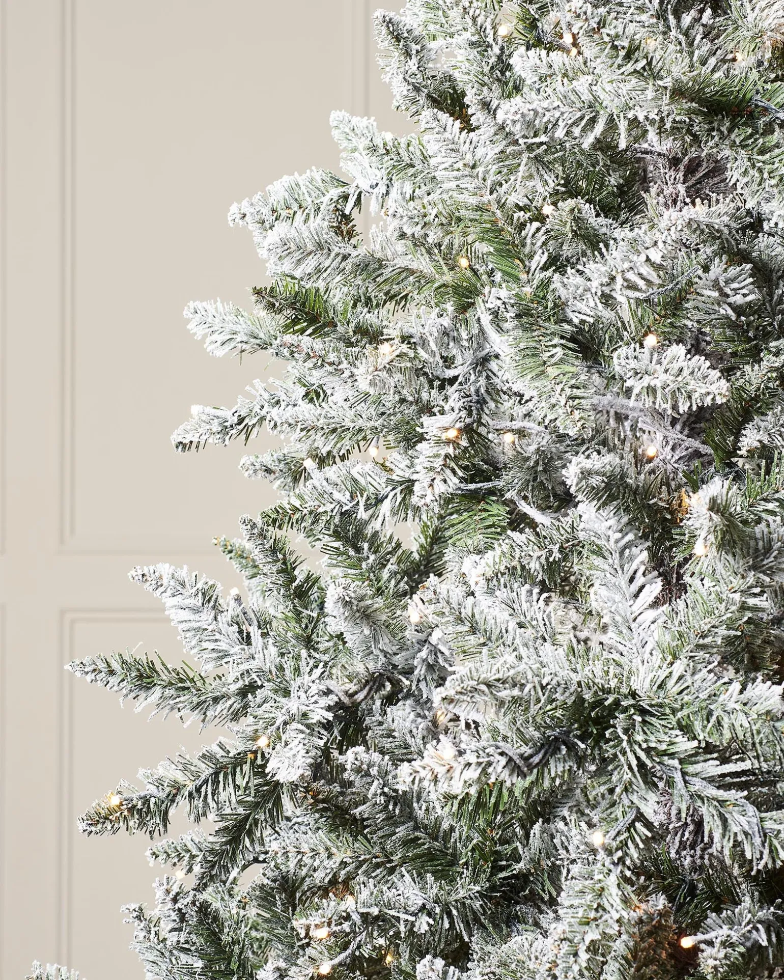Pre-Lit Full Bodied Snow Flocked Christmas Tree, 7 Ft