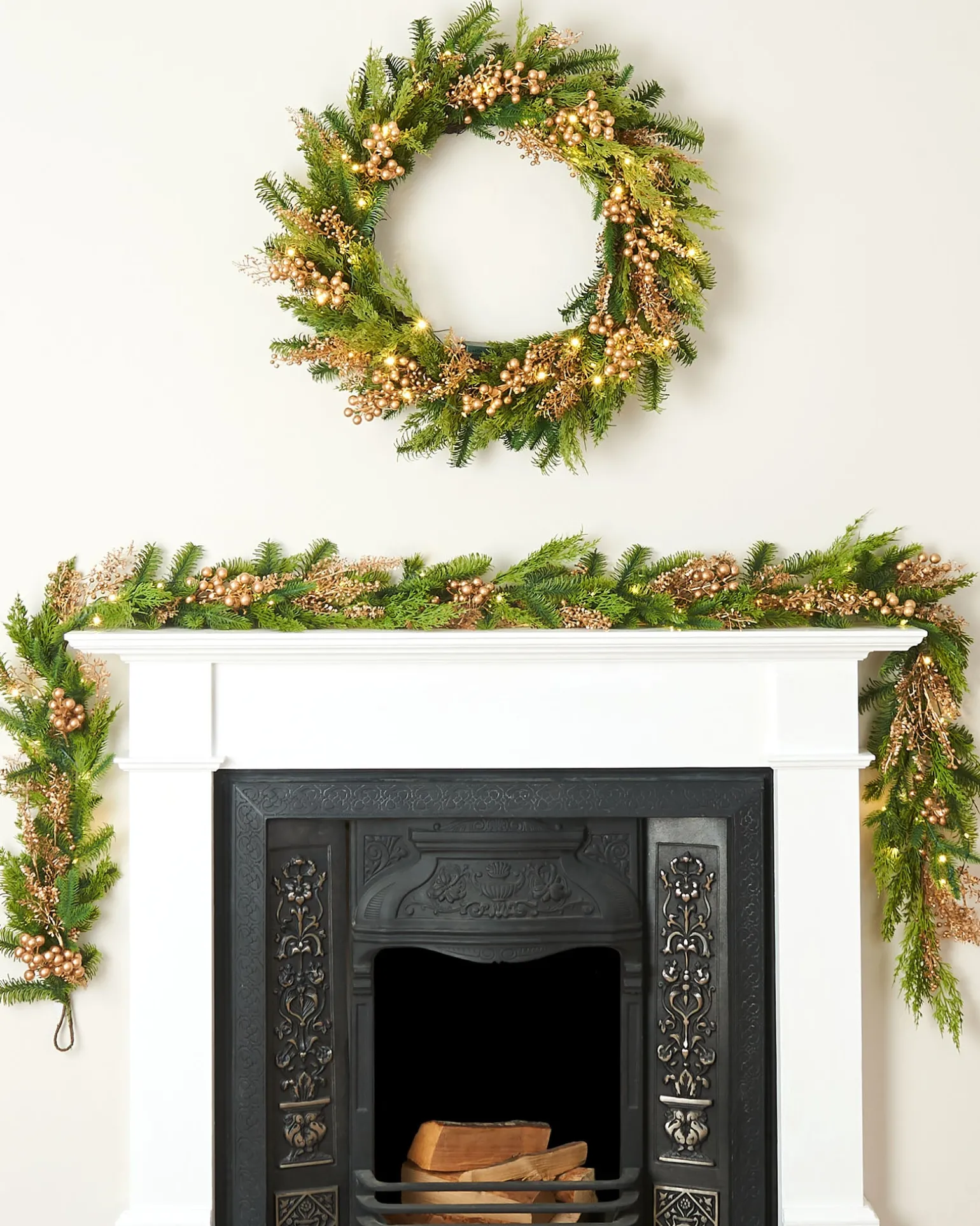 Pre-Lit Gold Berry Mixed Tip Wreath, 76 Cm