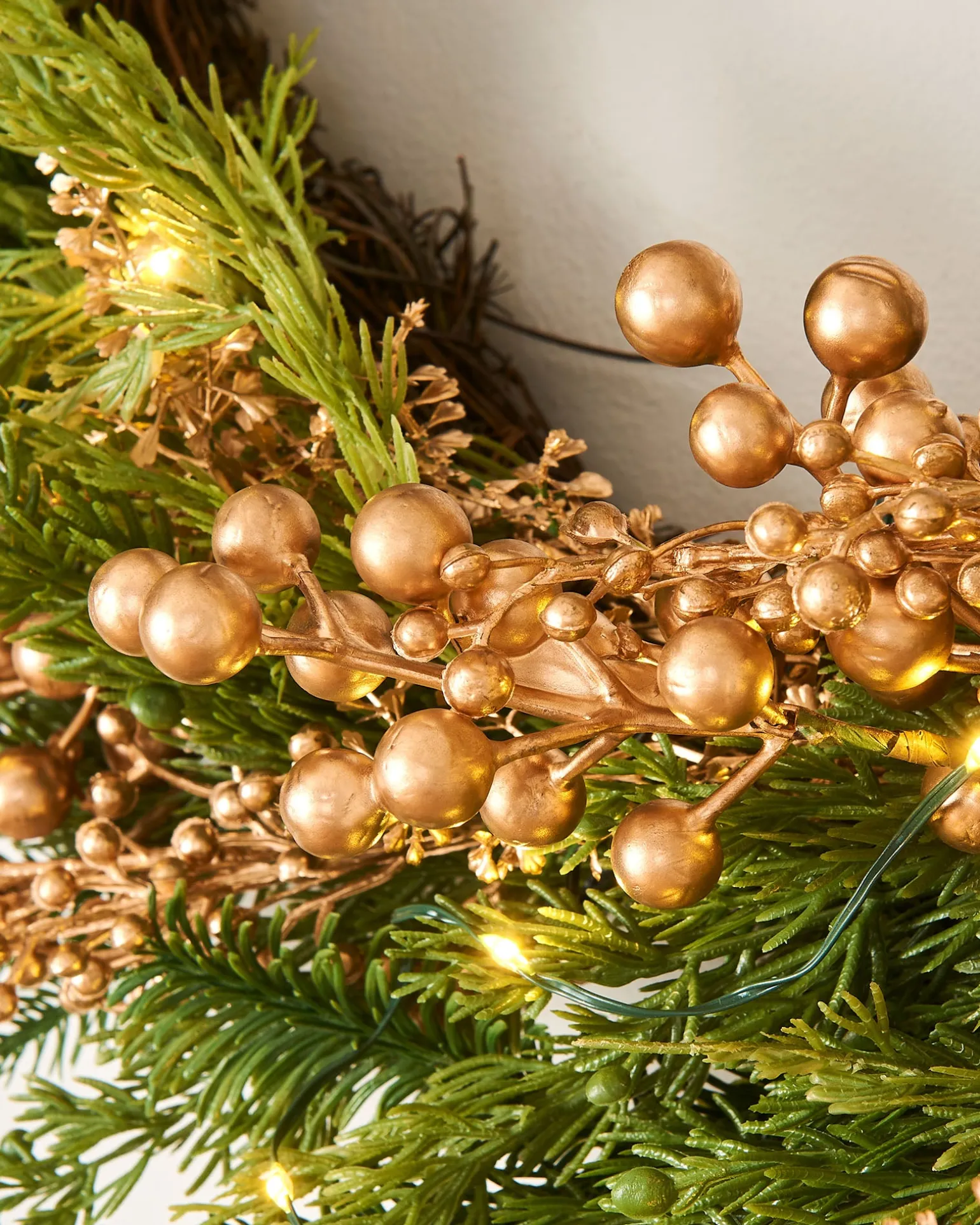 Pre-Lit Gold Berry Mixed Tip Wreath, 76 Cm