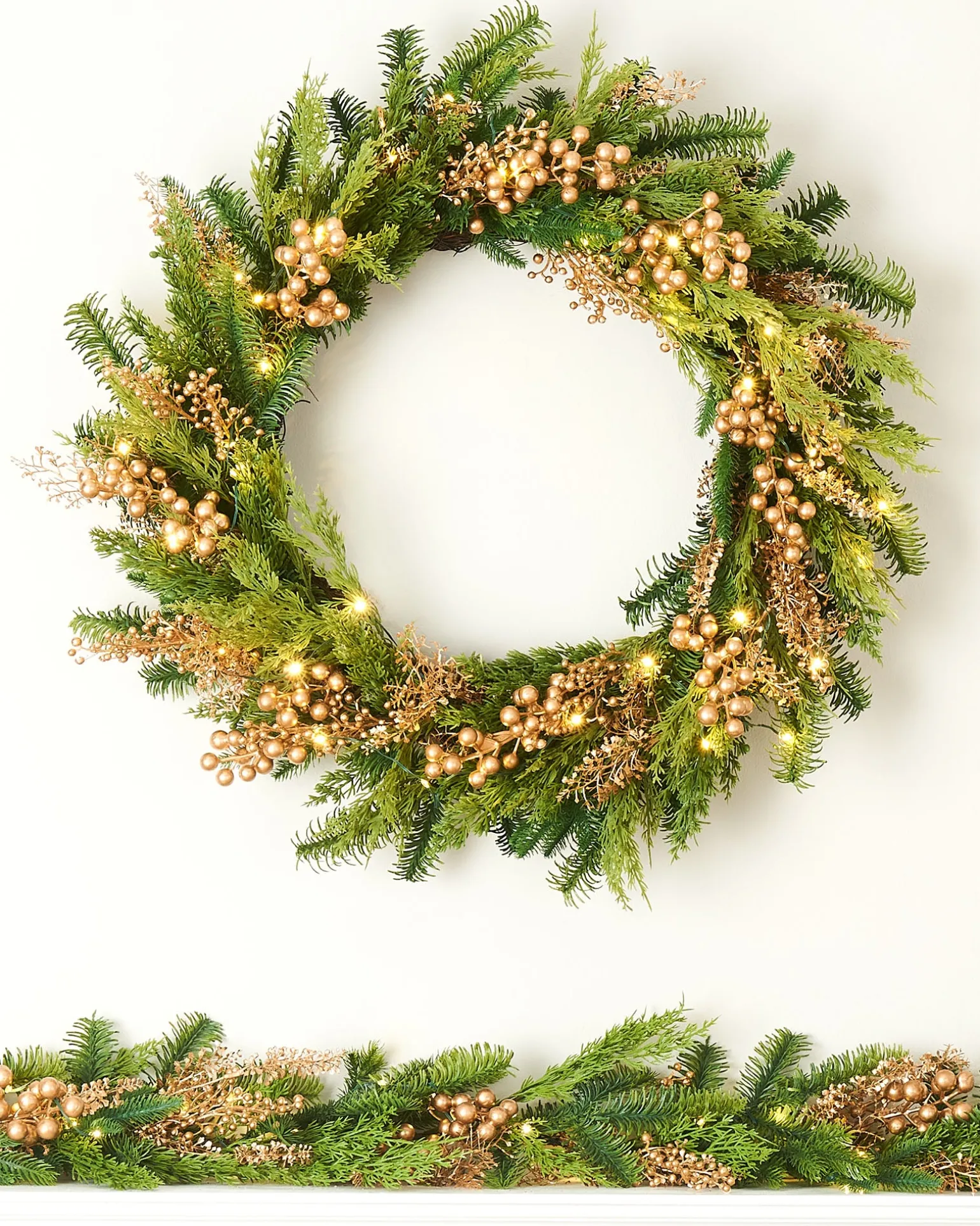 Pre-Lit Gold Berry Mixed Tip Wreath, 76 Cm