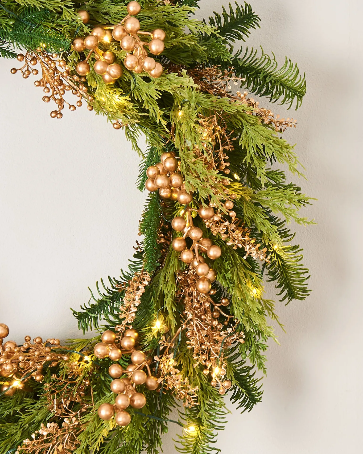Pre-Lit Gold Berry Mixed Tip Wreath, 76 Cm