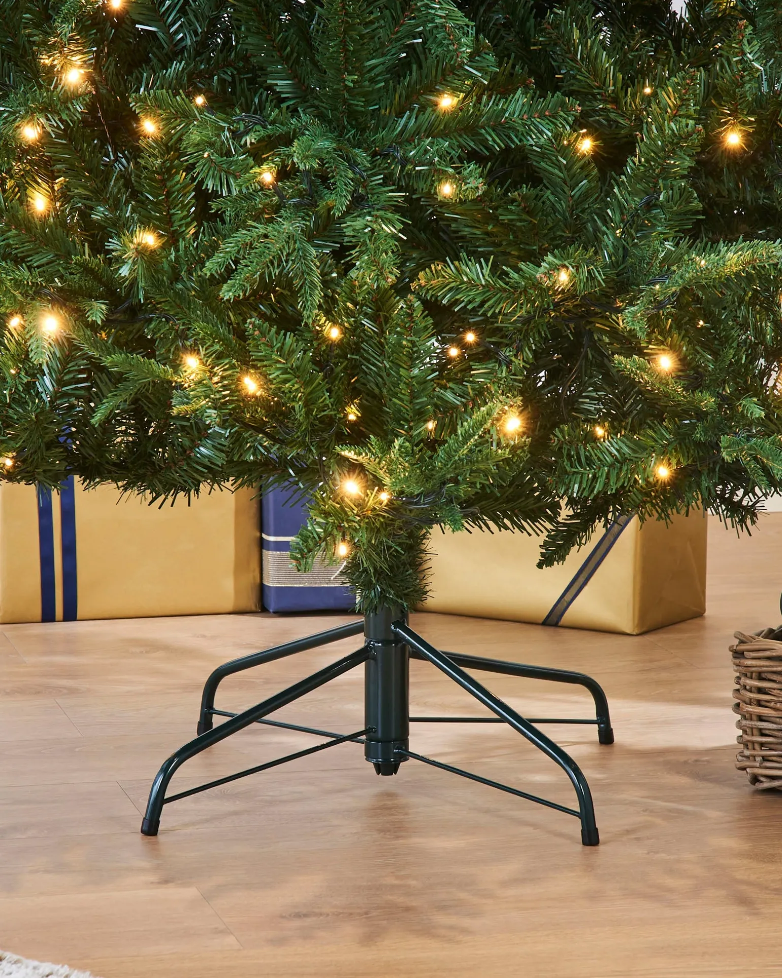 Pre-lit Grand Alaskan Fir Christmas Tree, 6 Ft