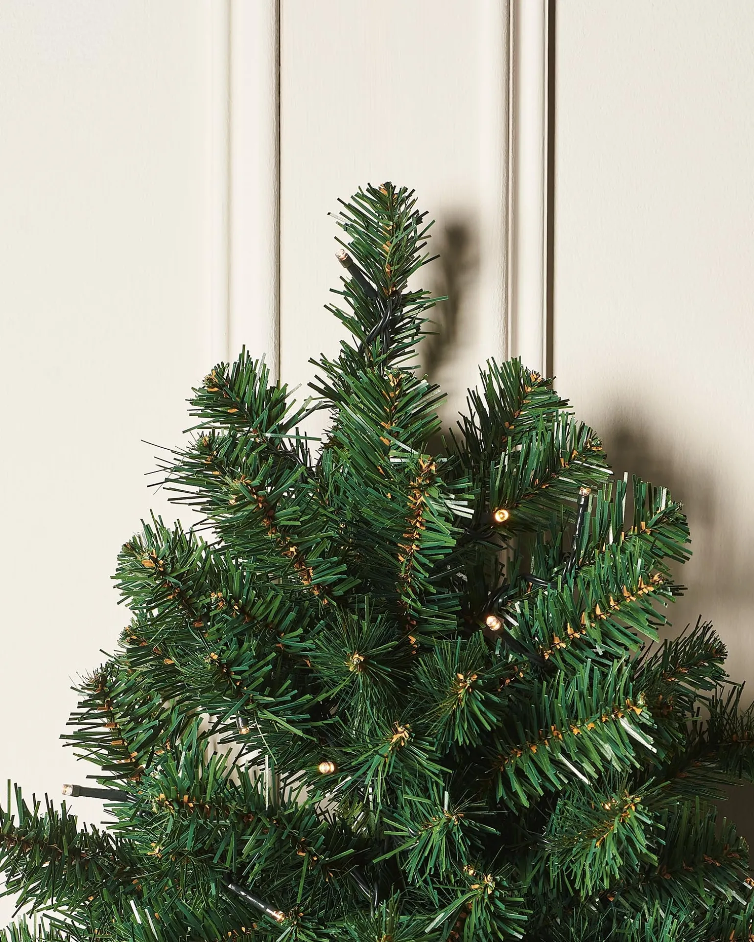 Pre-Lit Green Wall Mounted Christmas Tree, 4 Ft