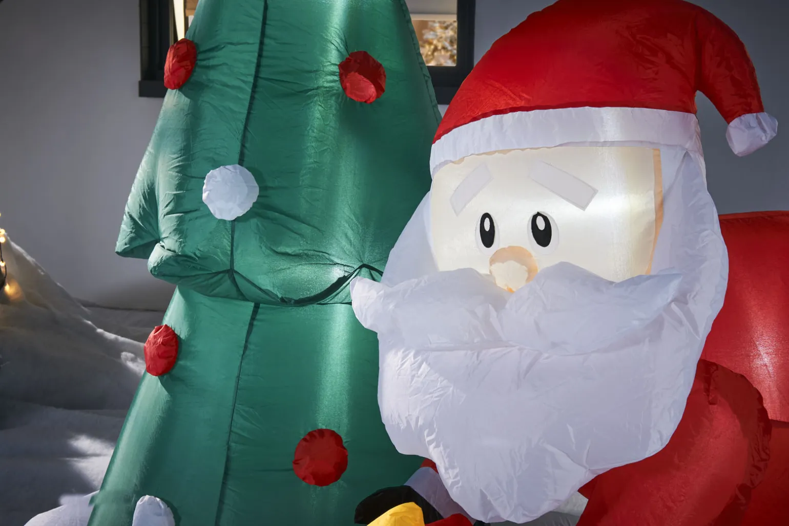 Pre-Lit Inflatable Christmas Tree With Santa & Dog, 7 Ft