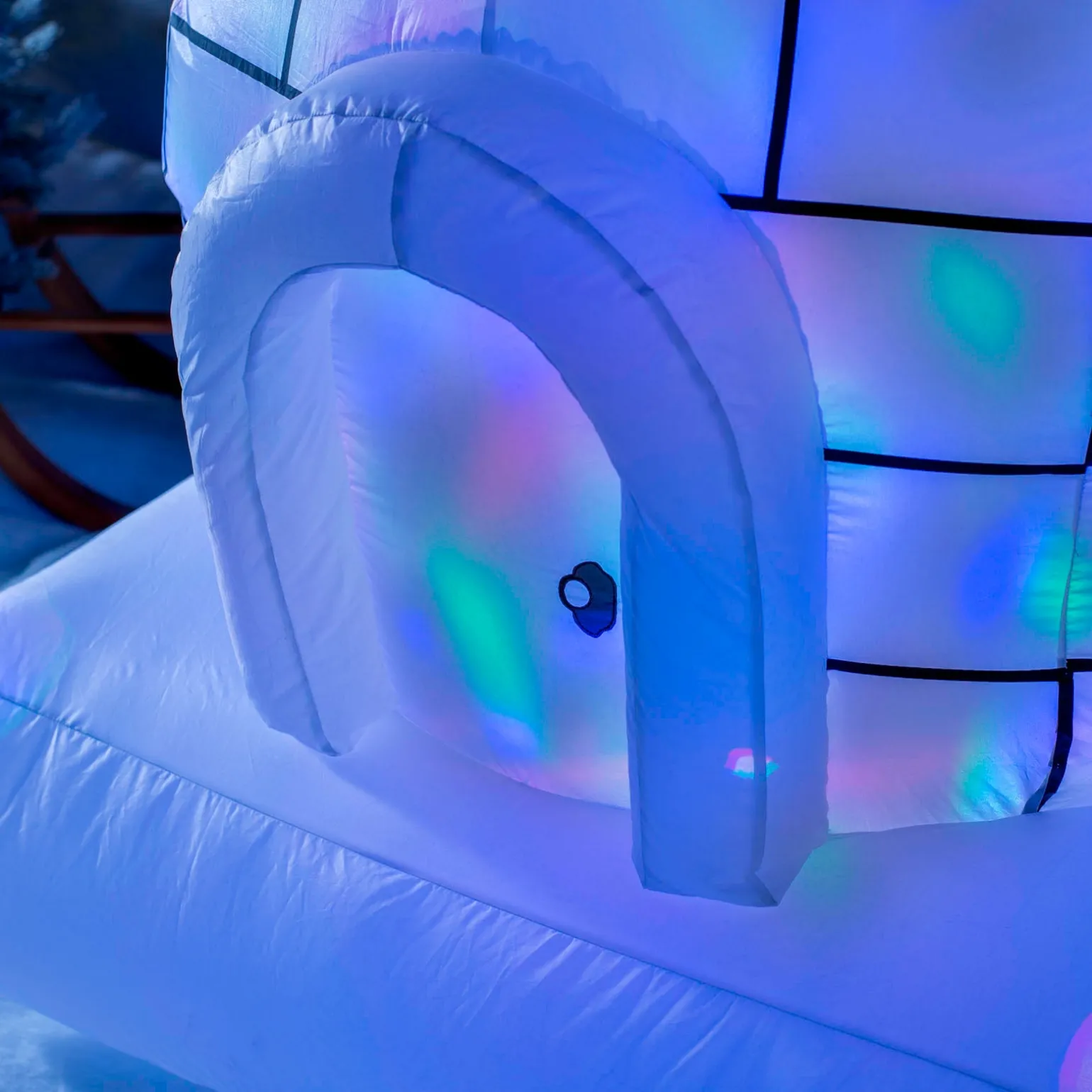 Pre-Lit Inflatable Penguin Family And Igloo, 5 Ft