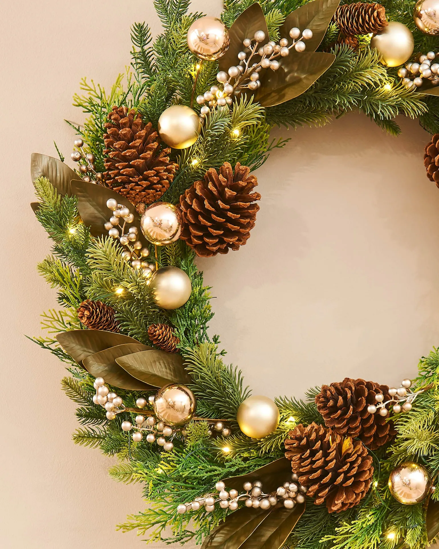 Pre-Lit Mixed Tip Wreath, Pinecones & Berries, 76 Cm