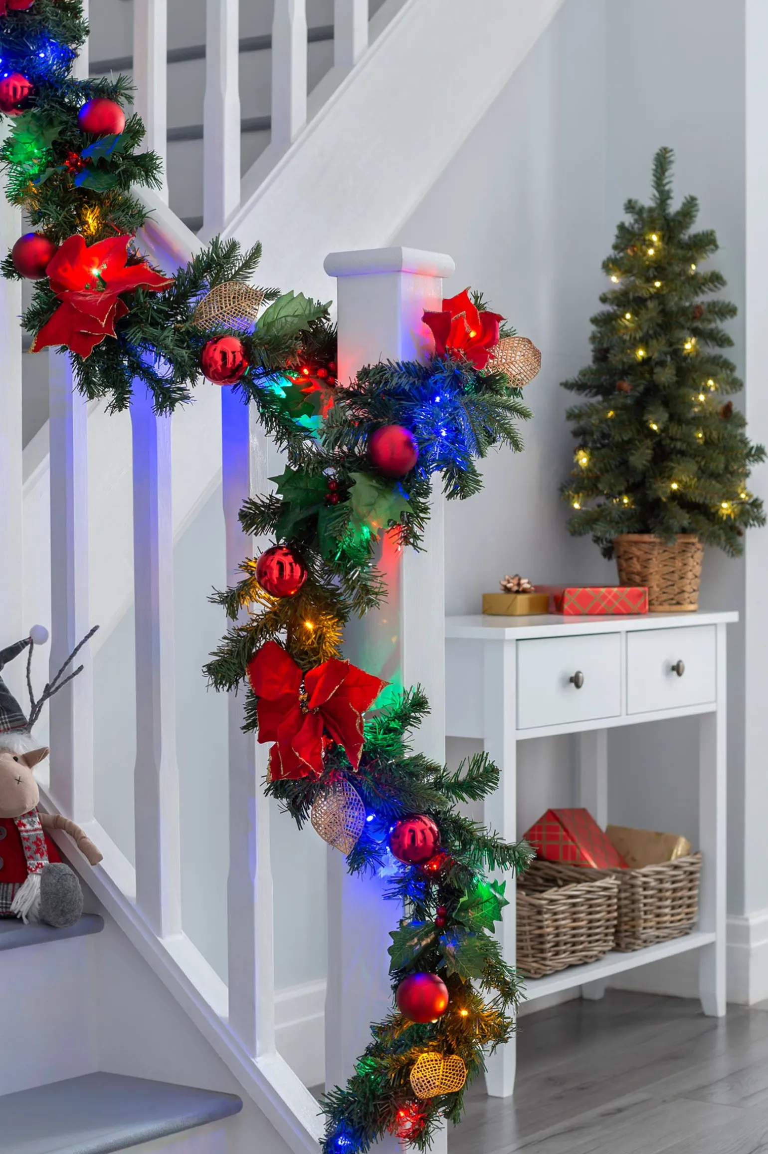 Pre-Lit Multi-Coloured Decorated Garland, Red/Gold, 9 Ft