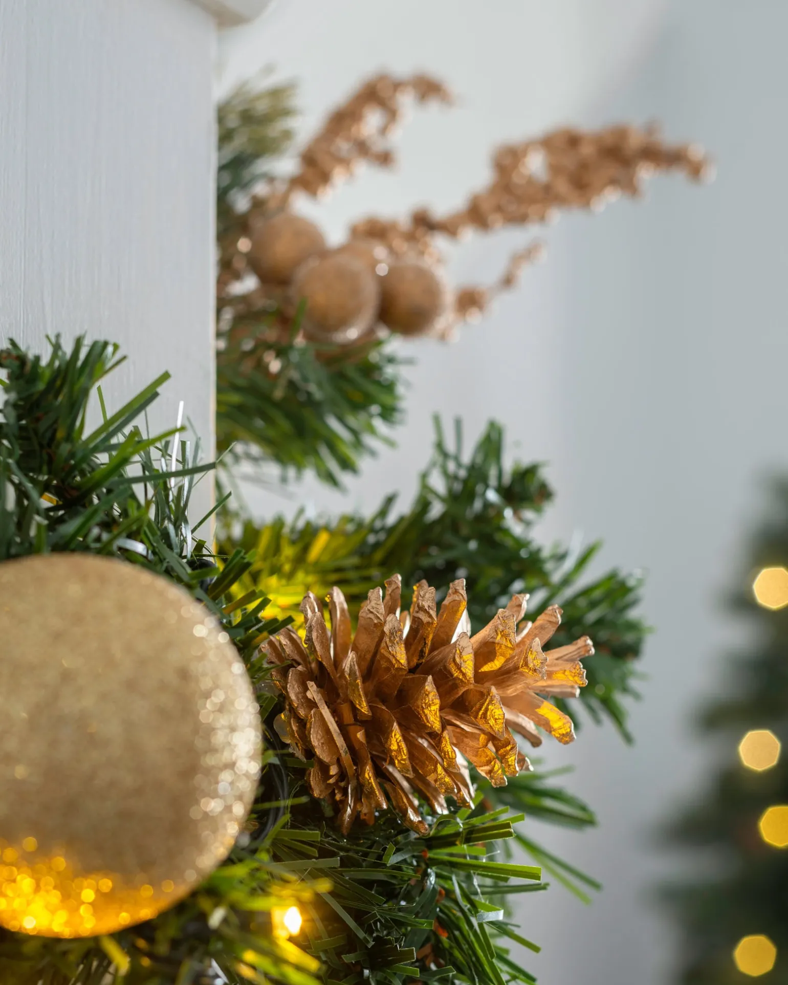 Pre-Lit Multi-Function Decorated Garland, Cream/Gold, 9 Ft