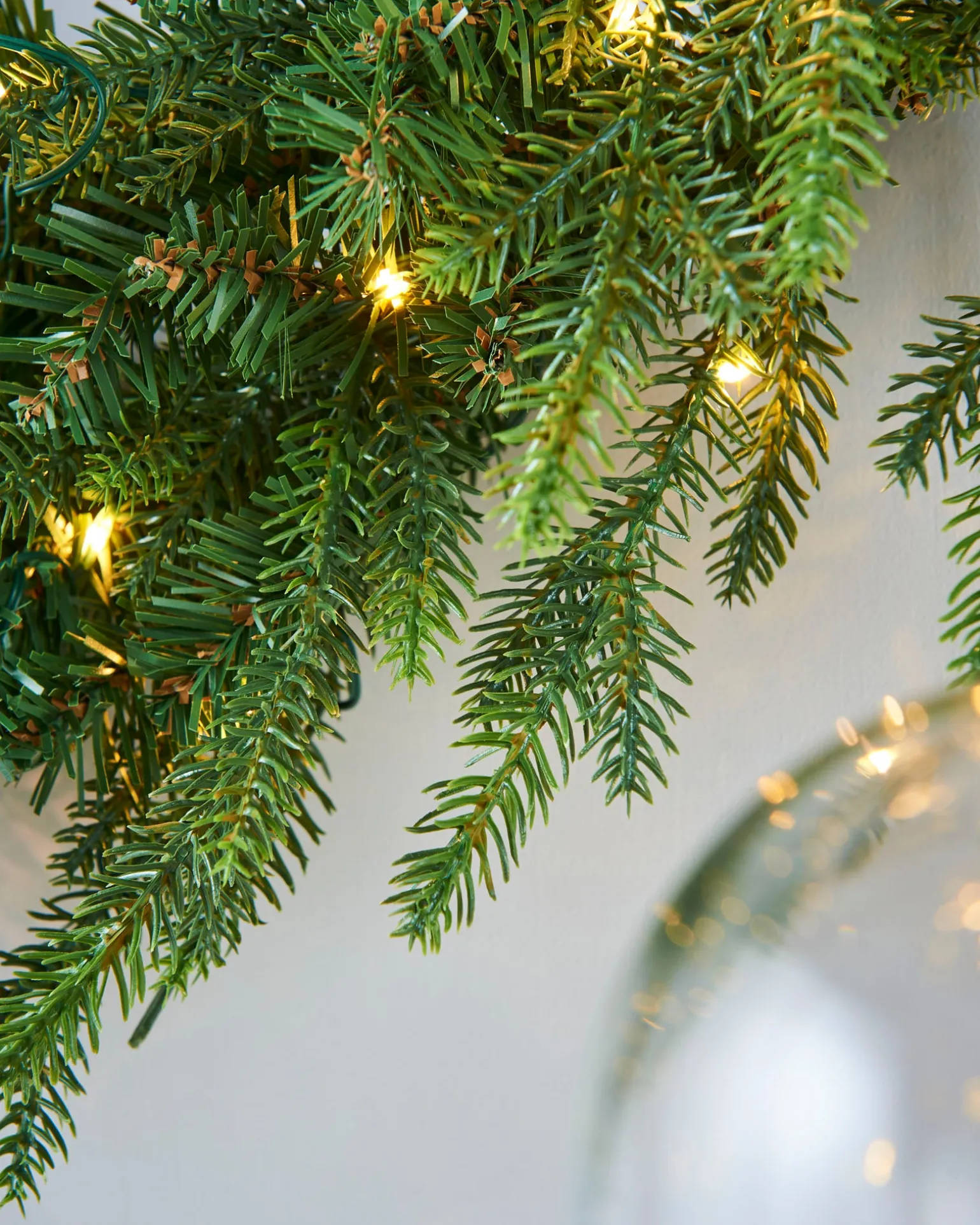 Pre-Lit Multi-Function Douglas Fir Wreath, 60 Cm