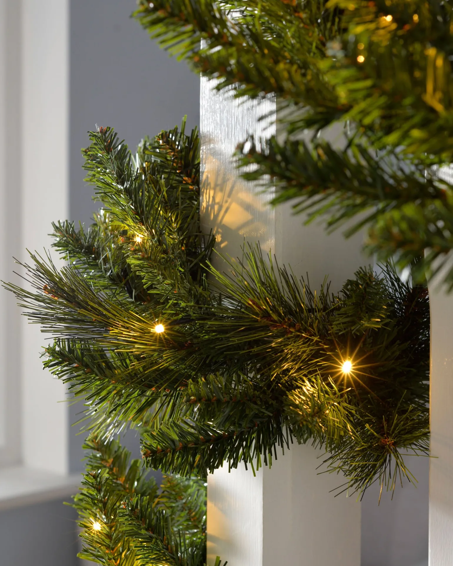 Pre-Lit Multi-Function Garland, 9 Ft
