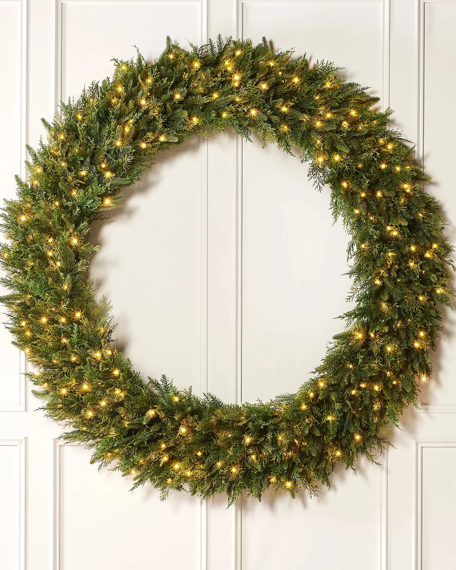 Pre-Lit Natural Fir Majestic Wreath, 1.5 M