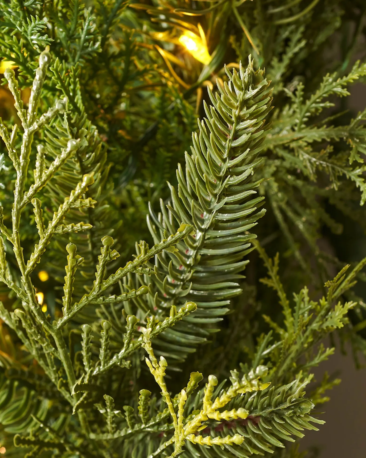Pre-Lit Natural Fir Majestic Wreath, 1.5 M
