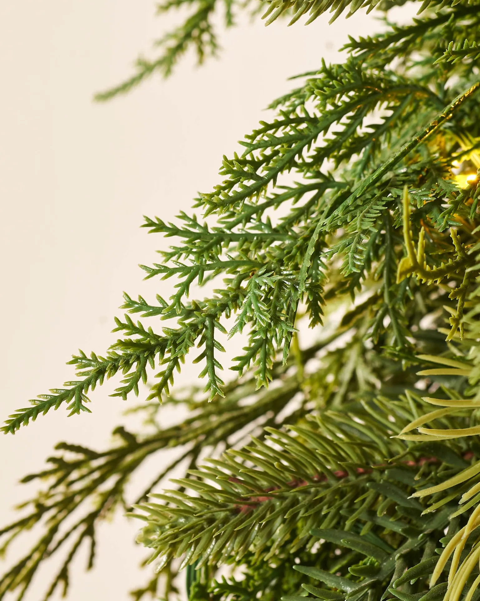Pre-Lit Natural Fir Majestic Wreath, 1.5 M