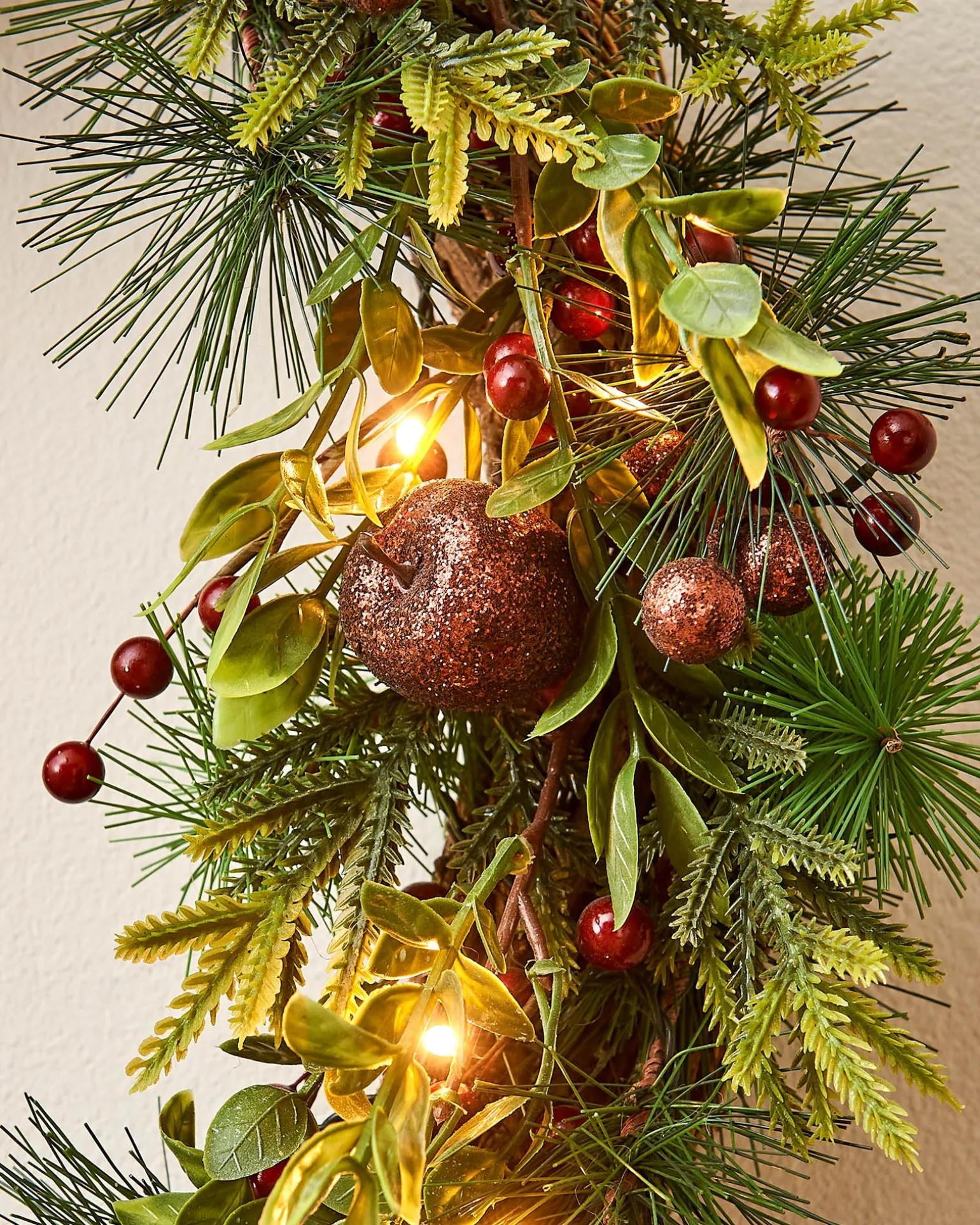 Pre-Lit Natural Mixed Tip Wreath, 60 Cm