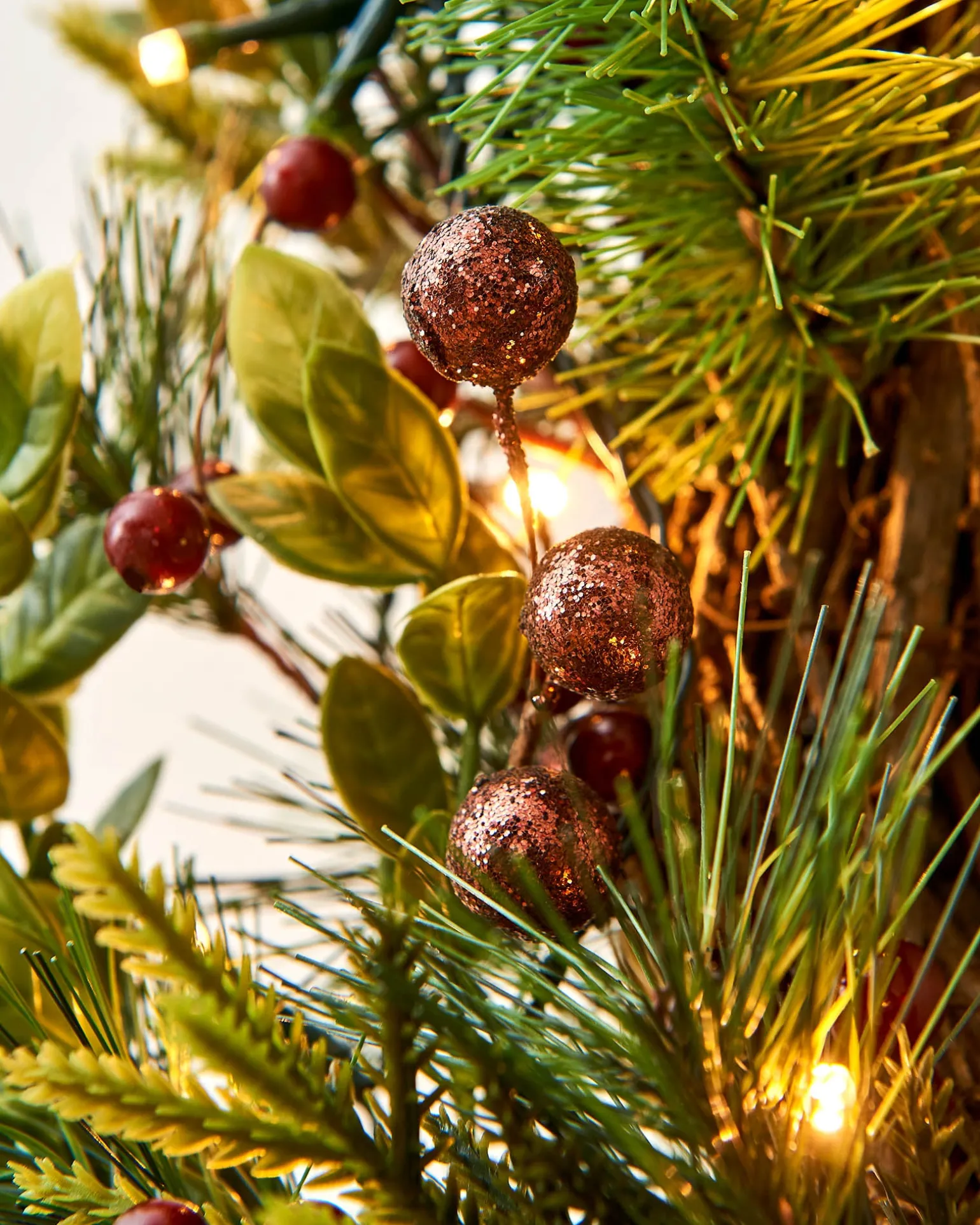 Pre-Lit Natural Mixed Tip Wreath, 60 Cm