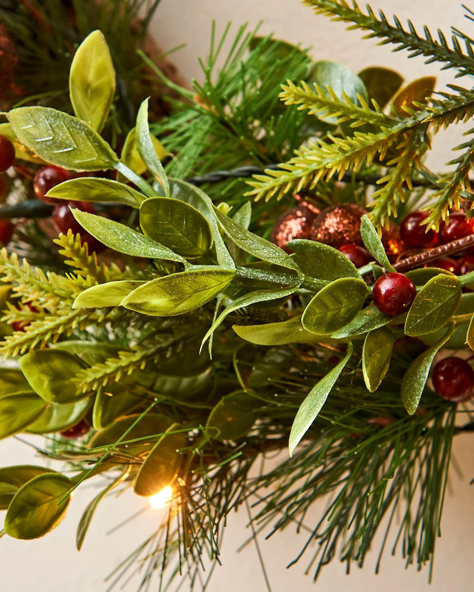 Pre-Lit Natural Mixed Tip Wreath, 60 Cm