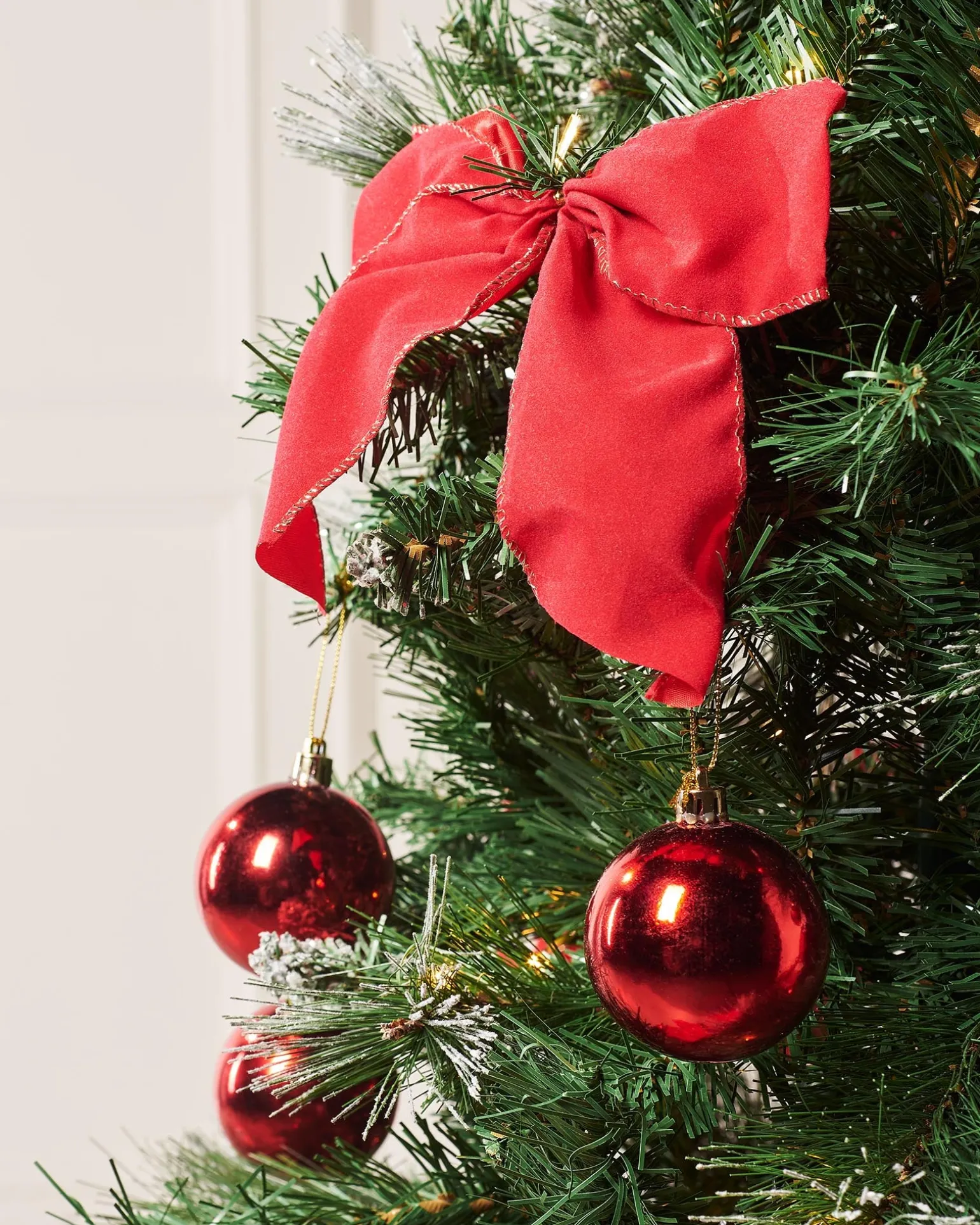 Pre-Lit Pop-Up Decorated Christmas Tree, Red, 6 Ft