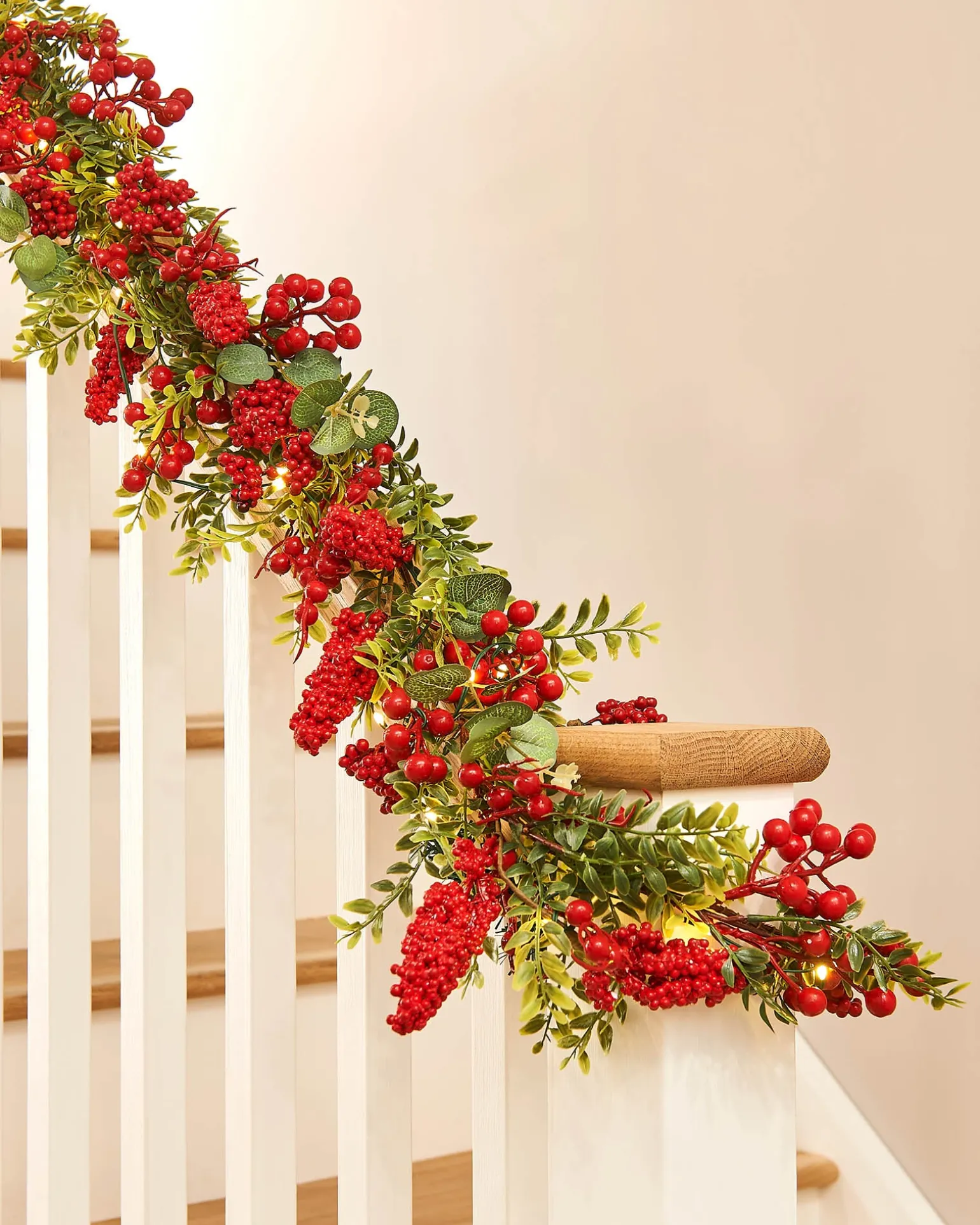 Pre-Lit Red Berry Garland, 9 Ft
