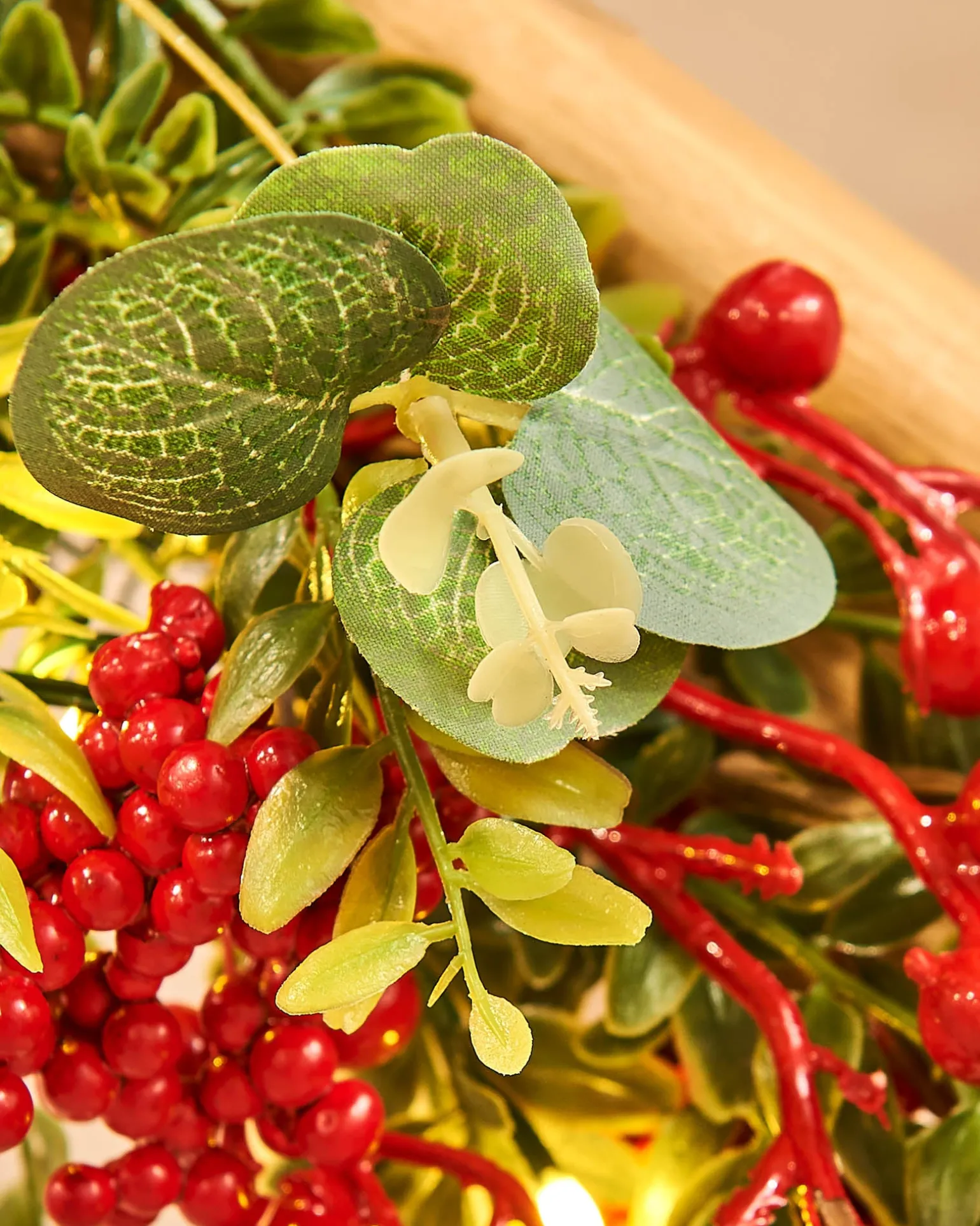 Pre-Lit Red Berry Garland, 9 Ft