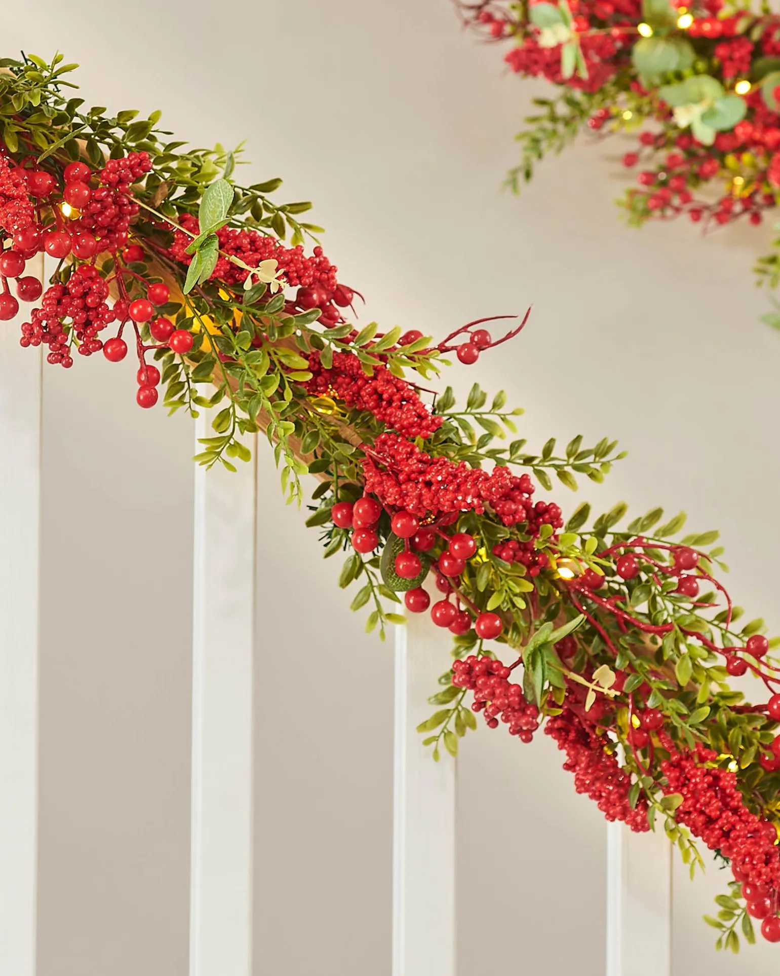 Pre-Lit Red Berry Garland, 9 Ft