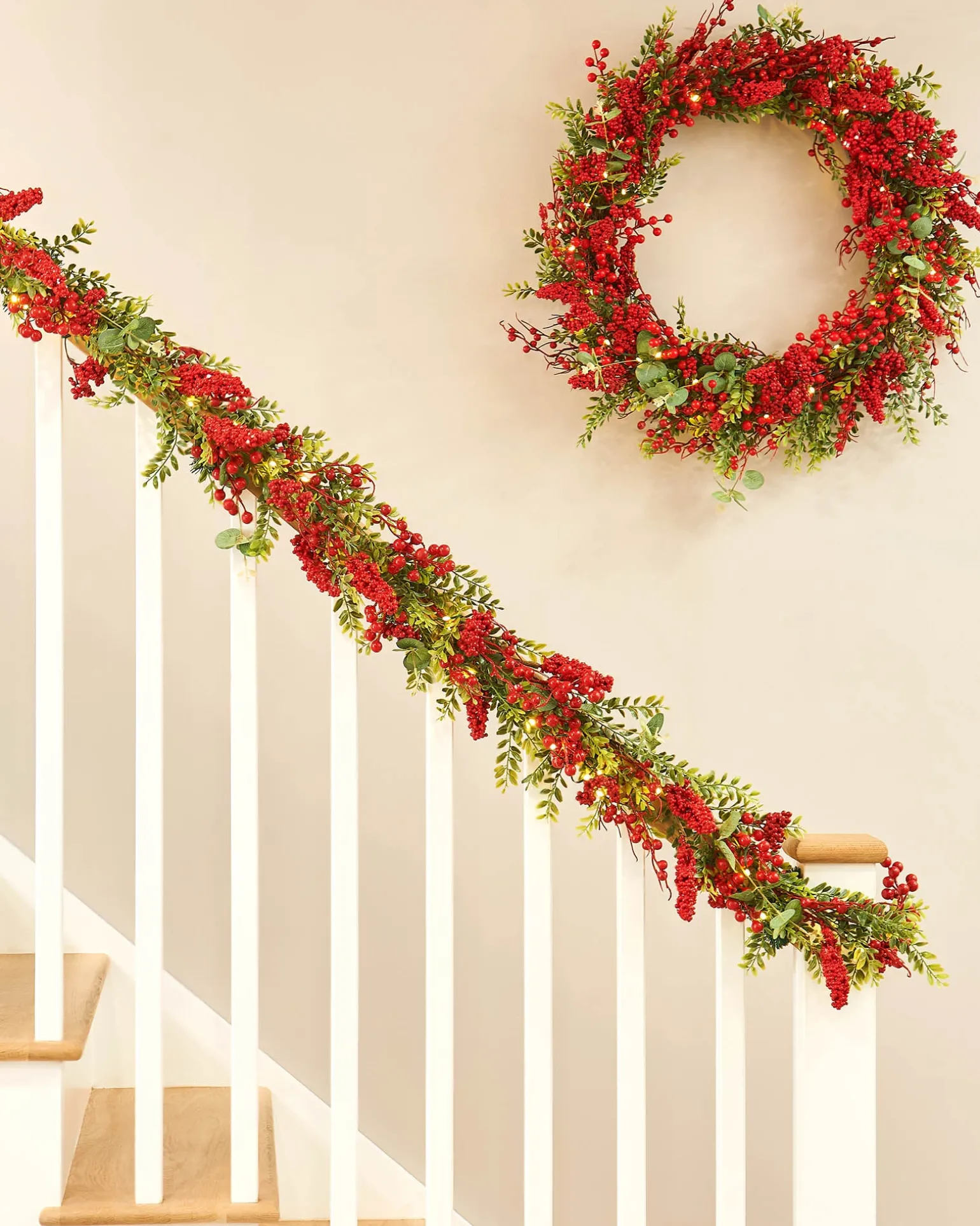 Pre-Lit Red Berry Garland, 9 Ft