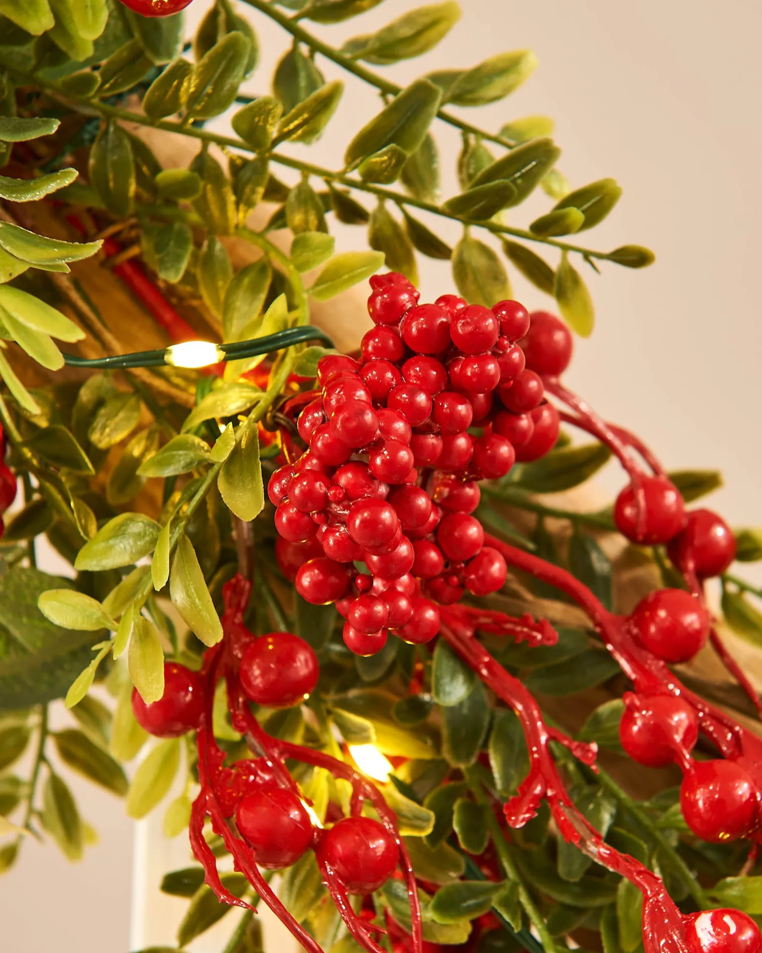 Pre-Lit Red Berry Garland, 9 Ft