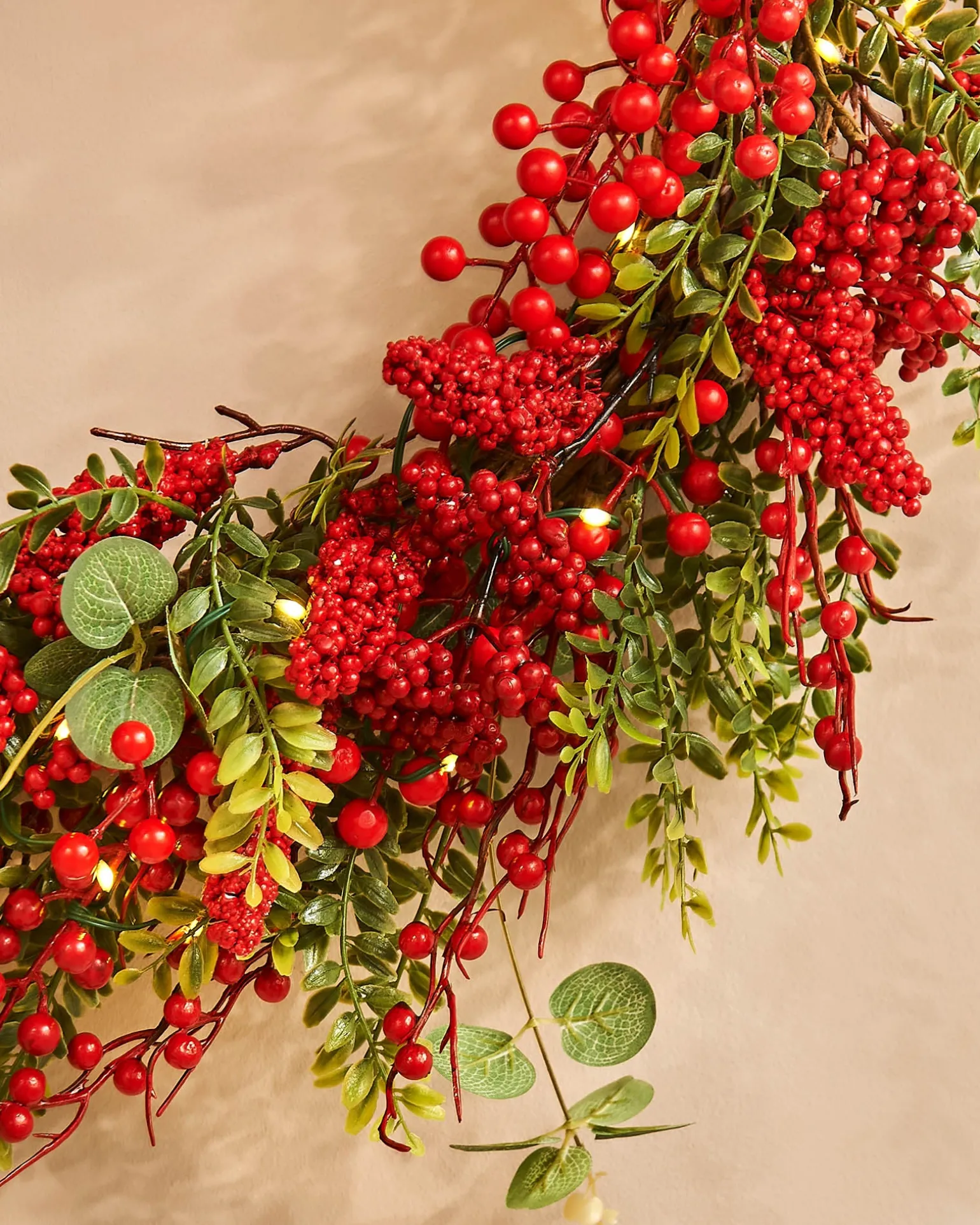 Pre-Lit Red Berry Wreath, 76 Cm