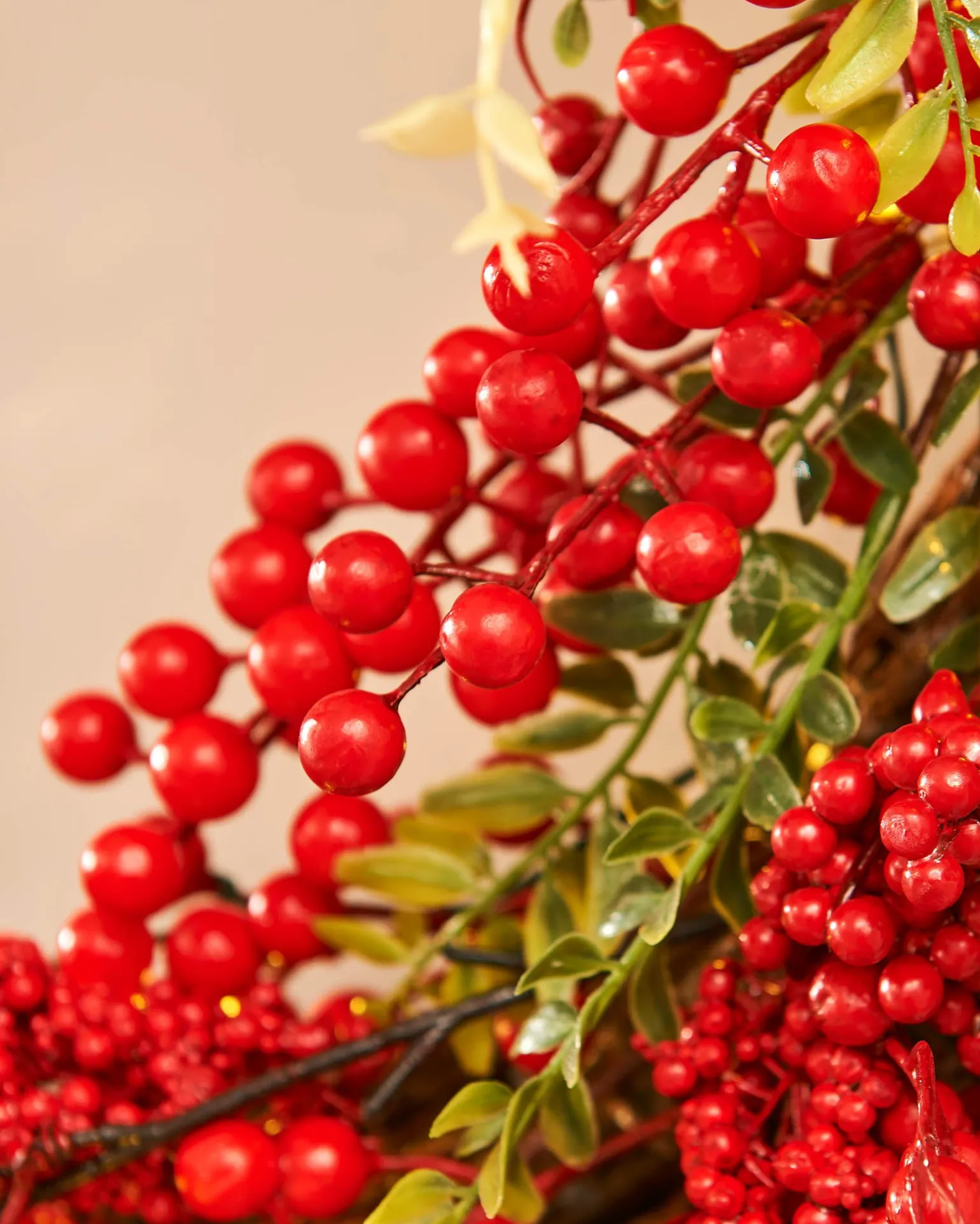Pre-Lit Red Berry Wreath, 76 Cm