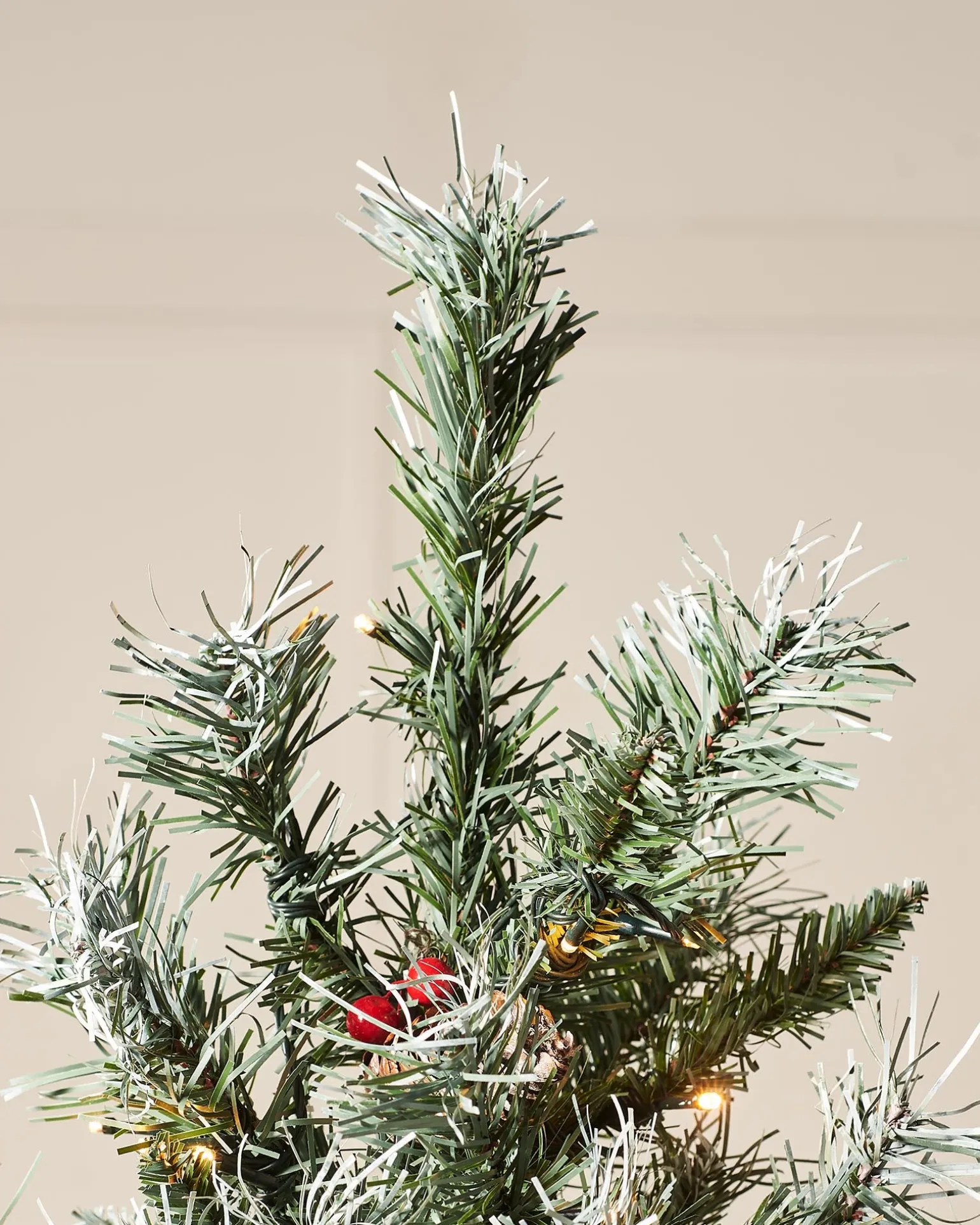 Pre-Lit Scandinavian Spruce Pinecones & Berries Christmas Tree, 9 Ft