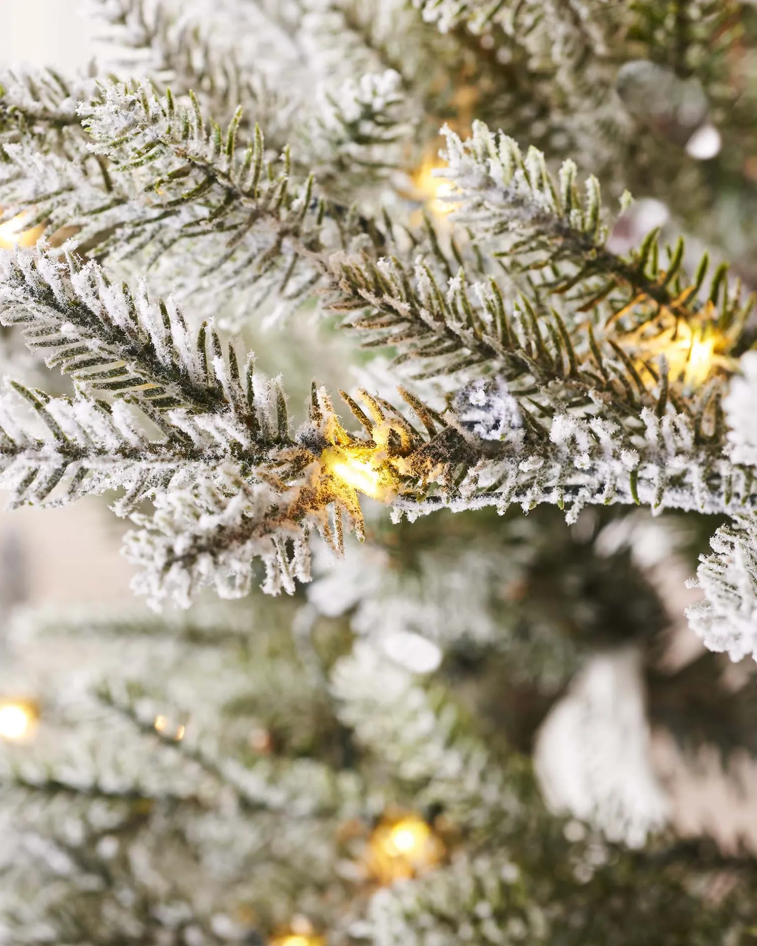 Pre-Lit Snow Flocked Douglas Fir Christmas Tree, 6 Ft